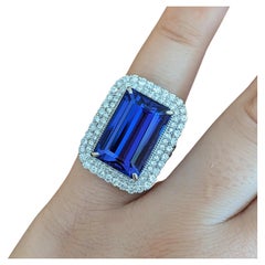 Rectangular Tanzanite 21.19 ct and Diamond Ring in Platinum