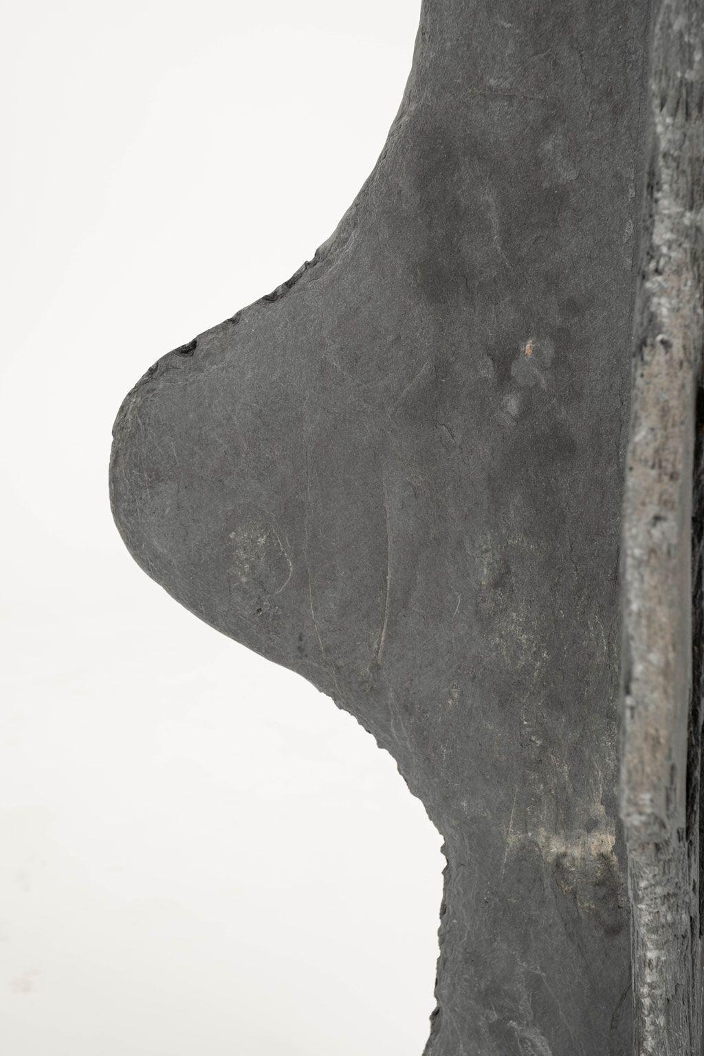 Rechteckiger Tisch mit hoher Platte aus antikem Schiefer auf wunderschön geformtem zweiteiligem Sockel (Französisch) im Angebot