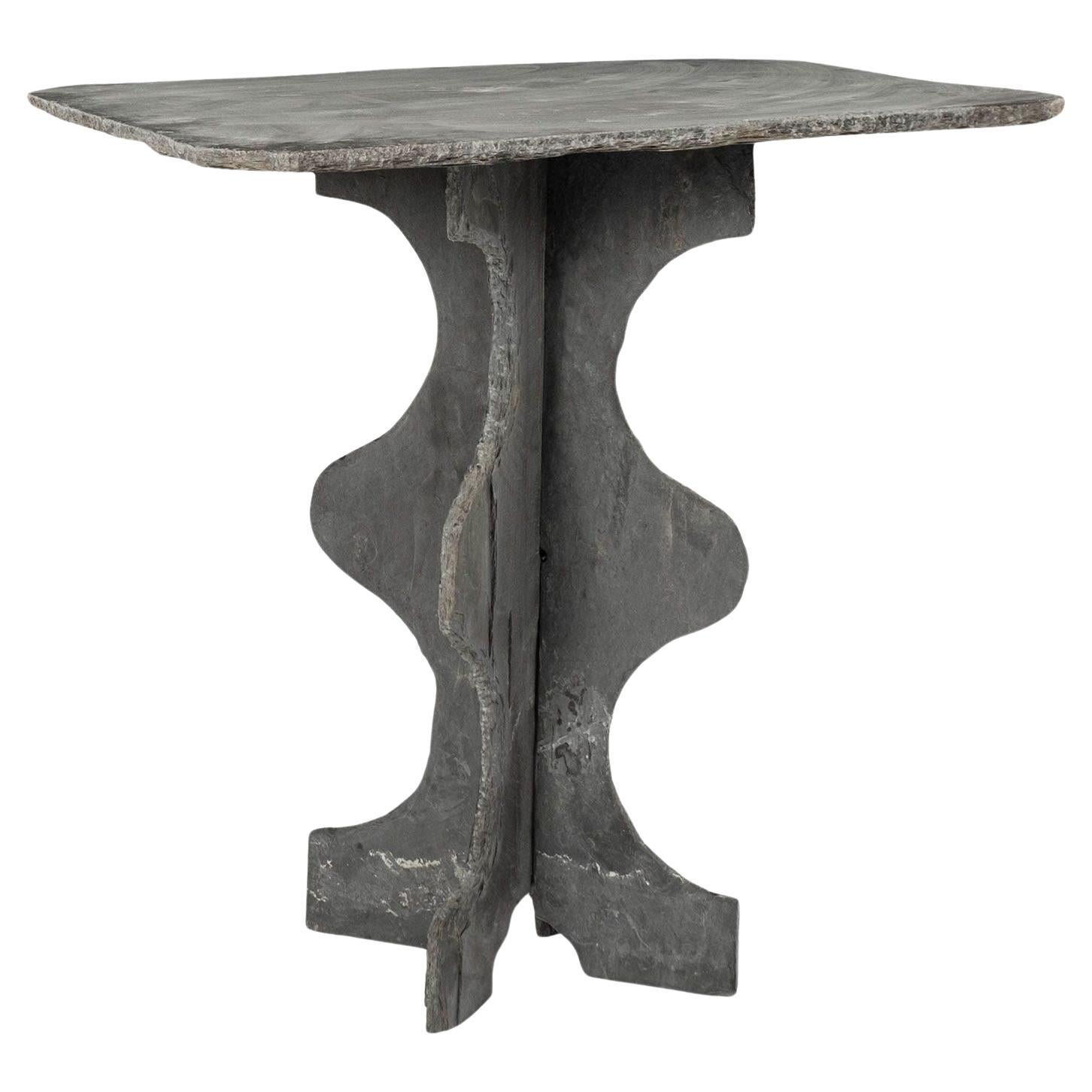 Rechteckiger Tisch mit hoher Platte aus antikem Schiefer auf wunderschön geformtem zweiteiligem Sockel im Angebot