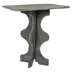 Rechteckiger Tisch mit hoher Platte aus antikem Schiefer auf wunderschön geformtem zweiteiligem Sockel
