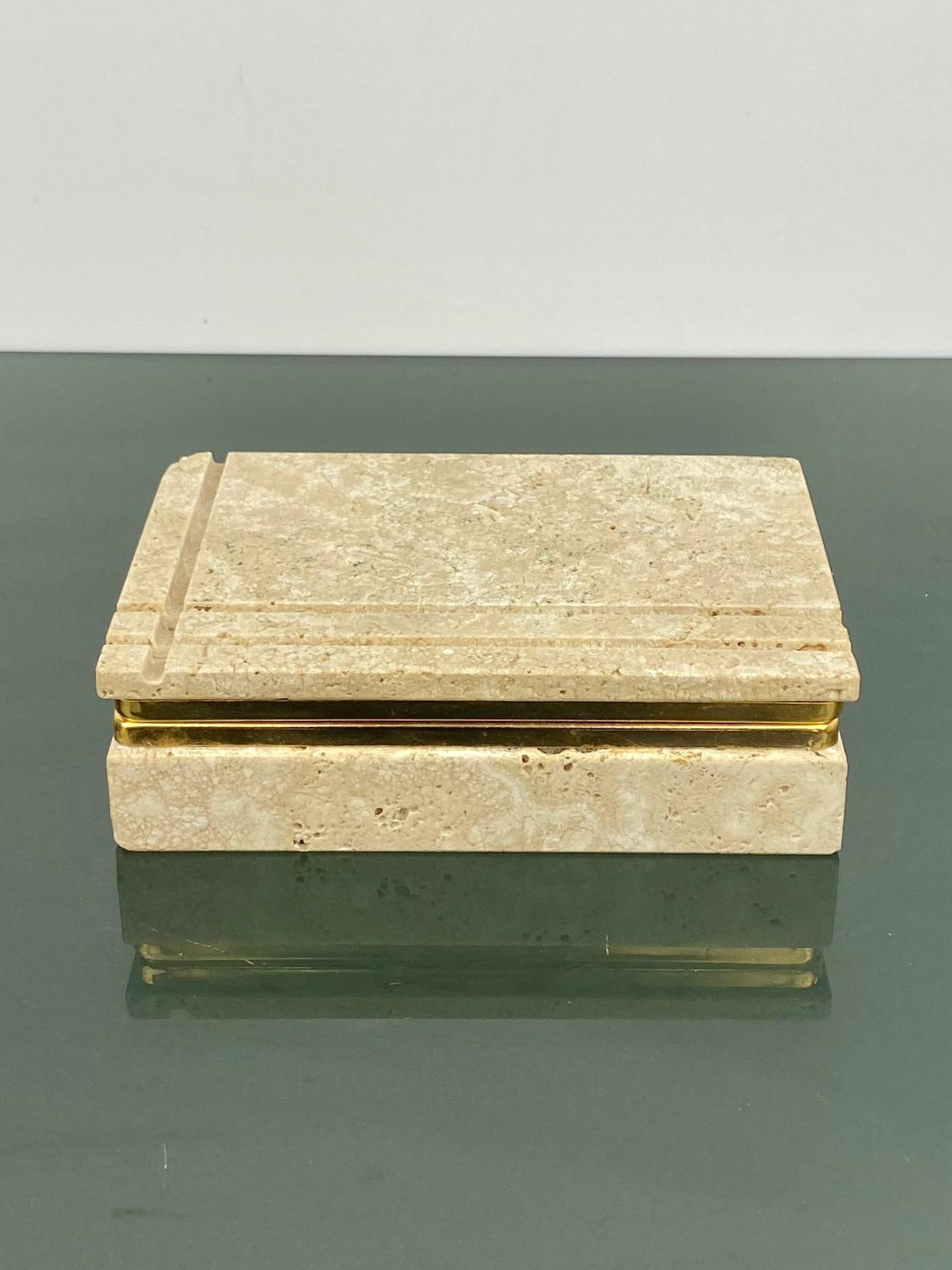 Rectangular travertine box the in style of the Italian designer house Fratelli Mannelli. 
Made in Italy circa 1970.