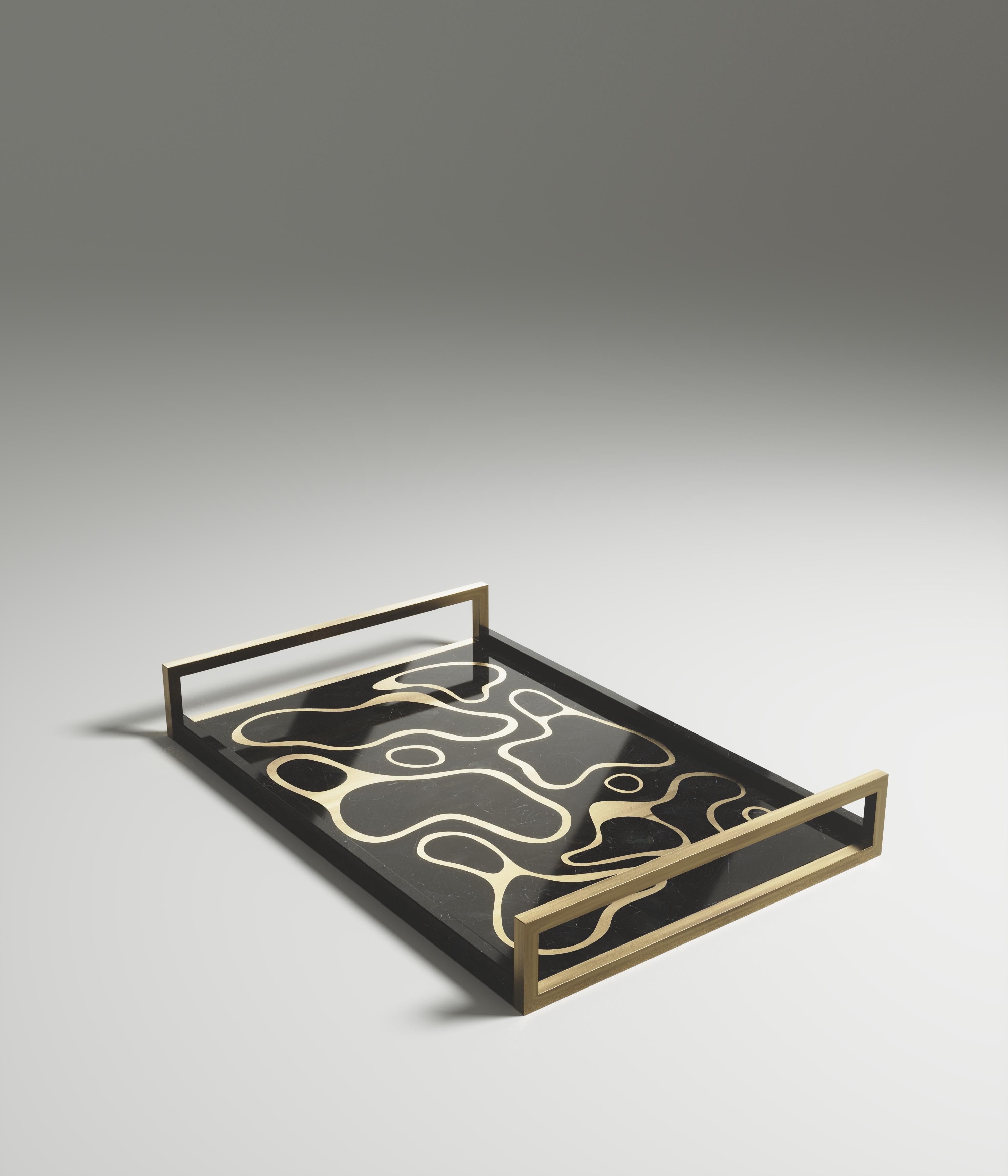 Art déco Plateau rectangulaire en Pen Shell noir avec laiton Patina en bronze par Kifu Paris en vente