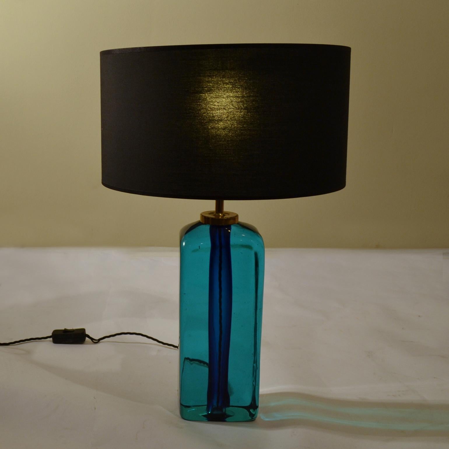 Mid-Century Modern solid glass rectangular table lamp in turquoise and deep blue hand blown, by Seguso, Sommerso Murano, 1960s, Italy.
The glass base is 30 x 15 x 10cm.