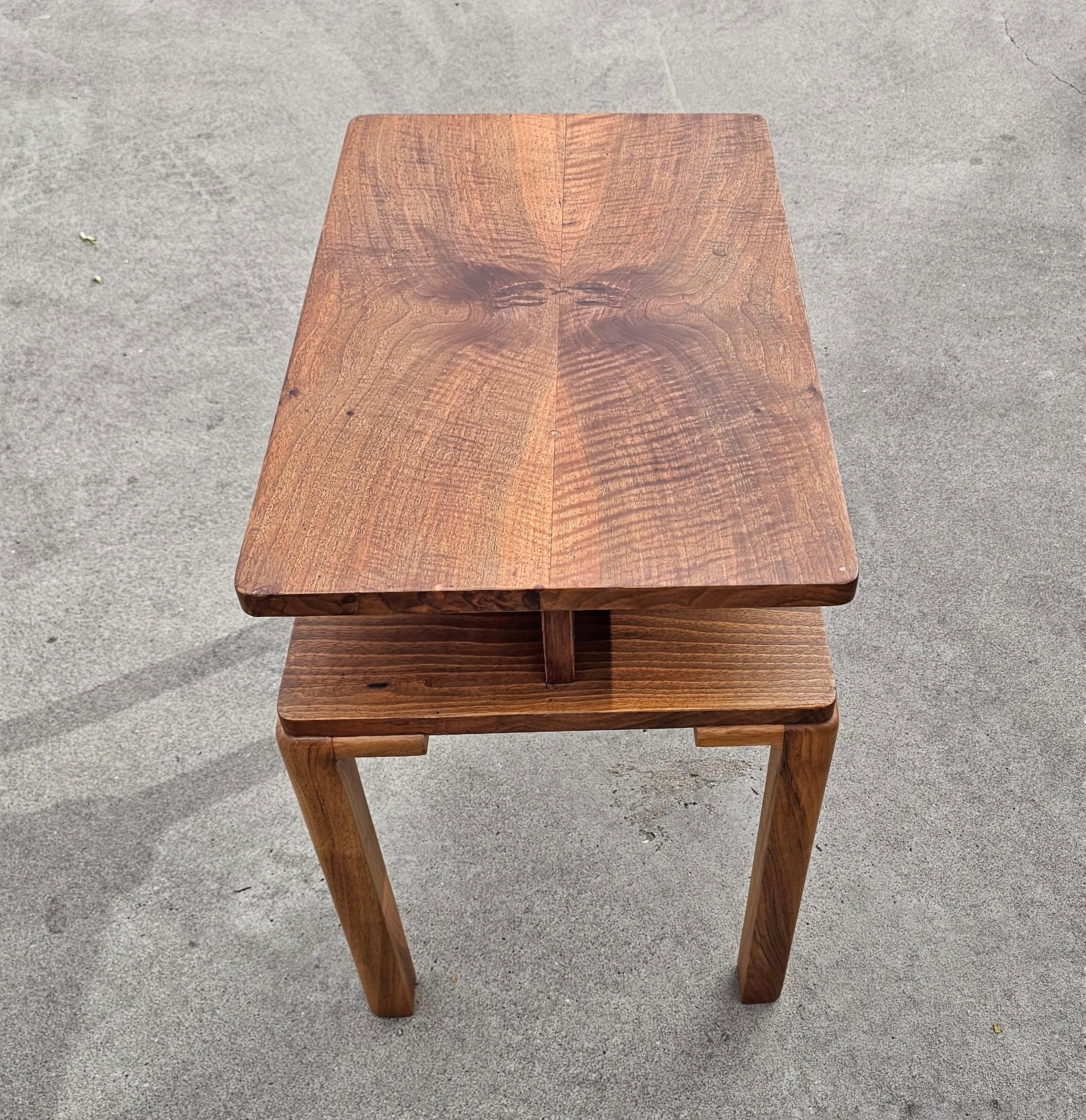 Rectangular Two Tiered Art Deco Walnut Side Table, Austria 1930s In Good Condition For Sale In Beograd, RS