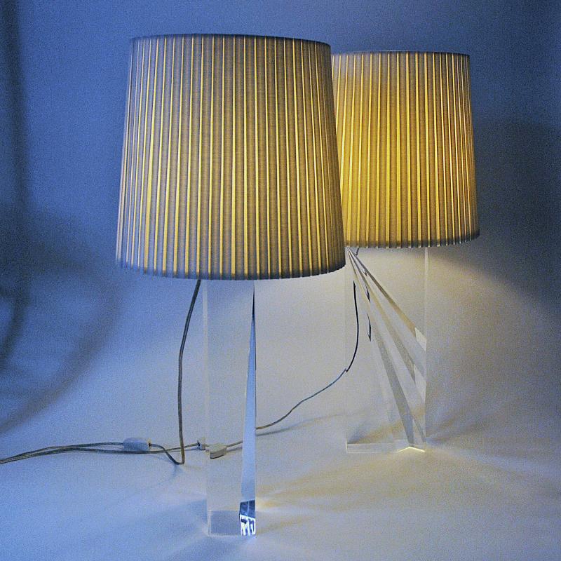 Rectangular Vintage Clear Acrylic Glass Tablelamp Pair 1970s For Sale 1