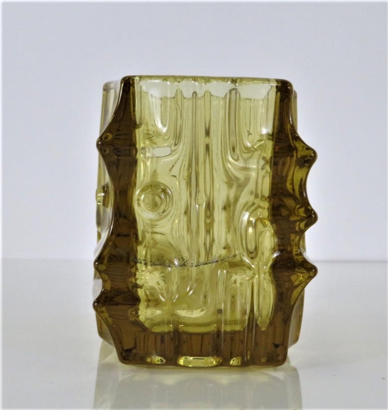 Rectangular Vladislav Urban Glass Vase Sklo Rosice Glasswork Czechoslovakia 1968 In Good Condition For Sale In Miami, FL
