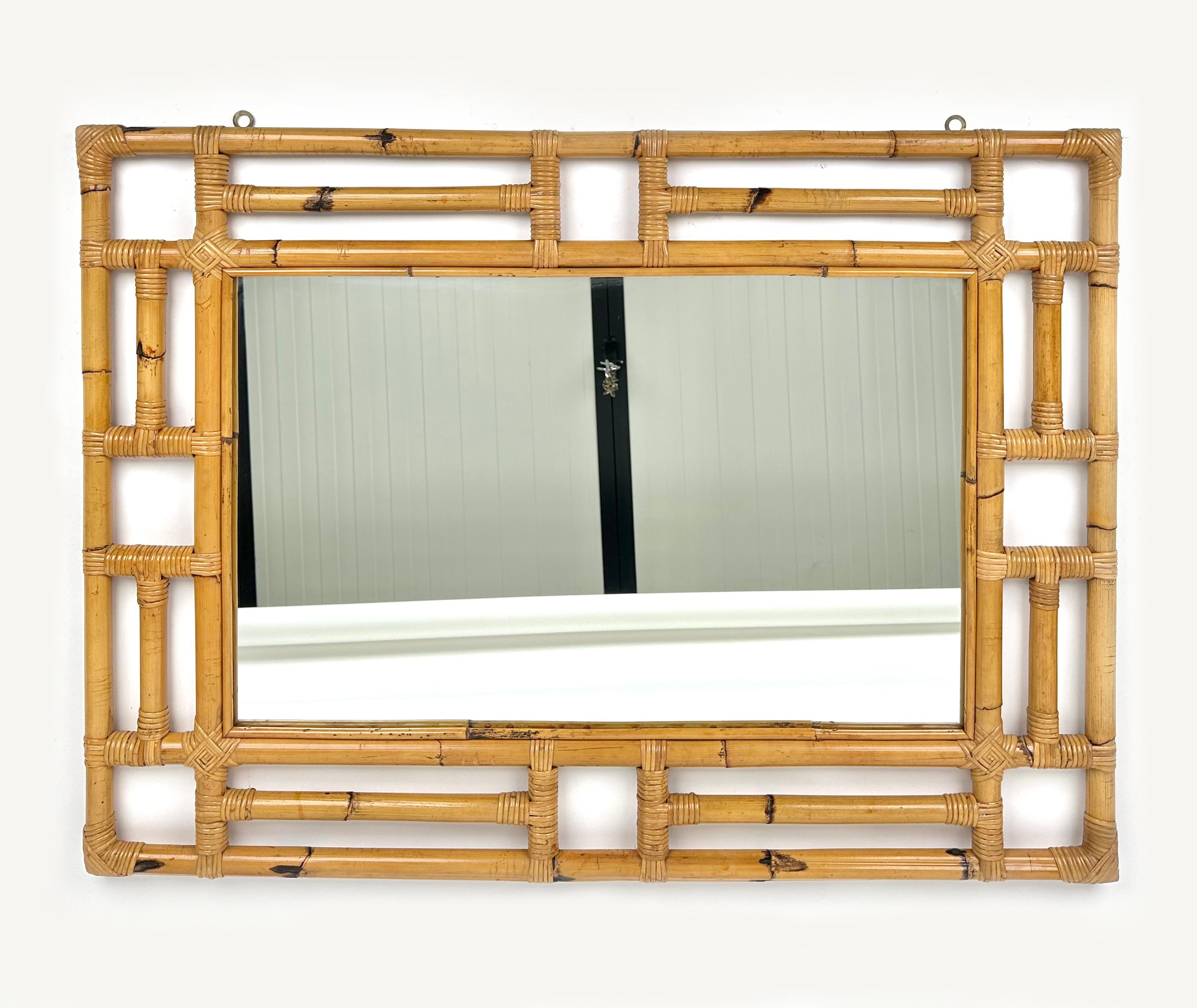 Rectangular wall mirror in rattan and bamboo in the style of Vivai del Sud.

Made in Italy in the 1970s.

Vivai Del Sud was a renowned brand in Roma in the 1960s and 1970s, inspired by Gabriella Crespi, bringing the mediteranean bamboo and