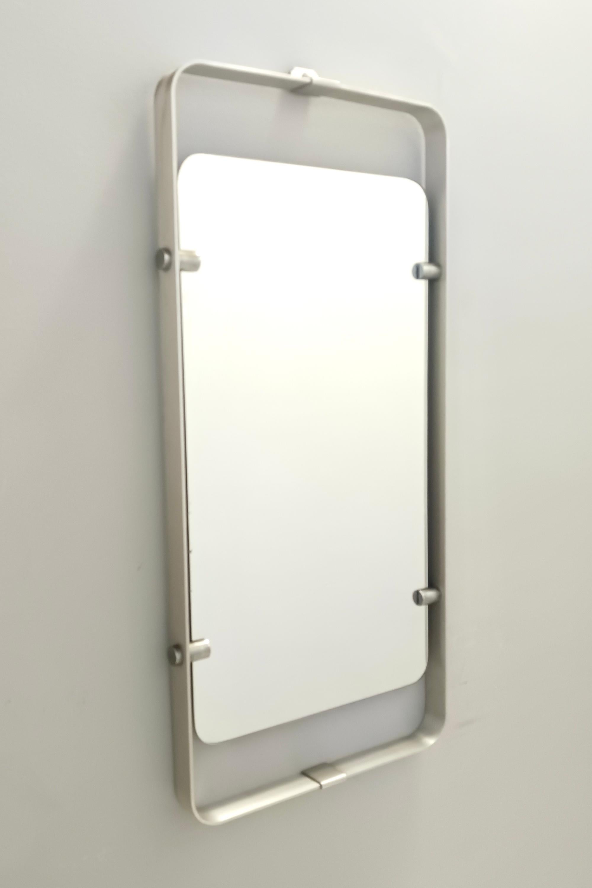 Postmoderne Miroir mural rectangulaire avec cadre en métal glacé Silver, Italie, années 1970 en vente