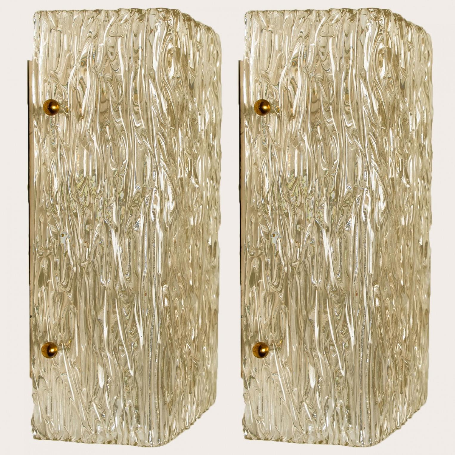 Mid-Century Modern Appliques murales rectangulaires en verre ondulé de J.T. Kalmar, Autriche, années 1960 en vente