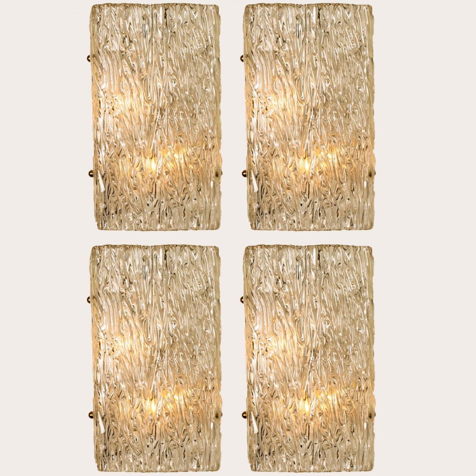 Appliques murales rectangulaires en verre ondulé de J.T. Kalmar, Autriche, années 1960 Bon état - En vente à Rijssen, NL