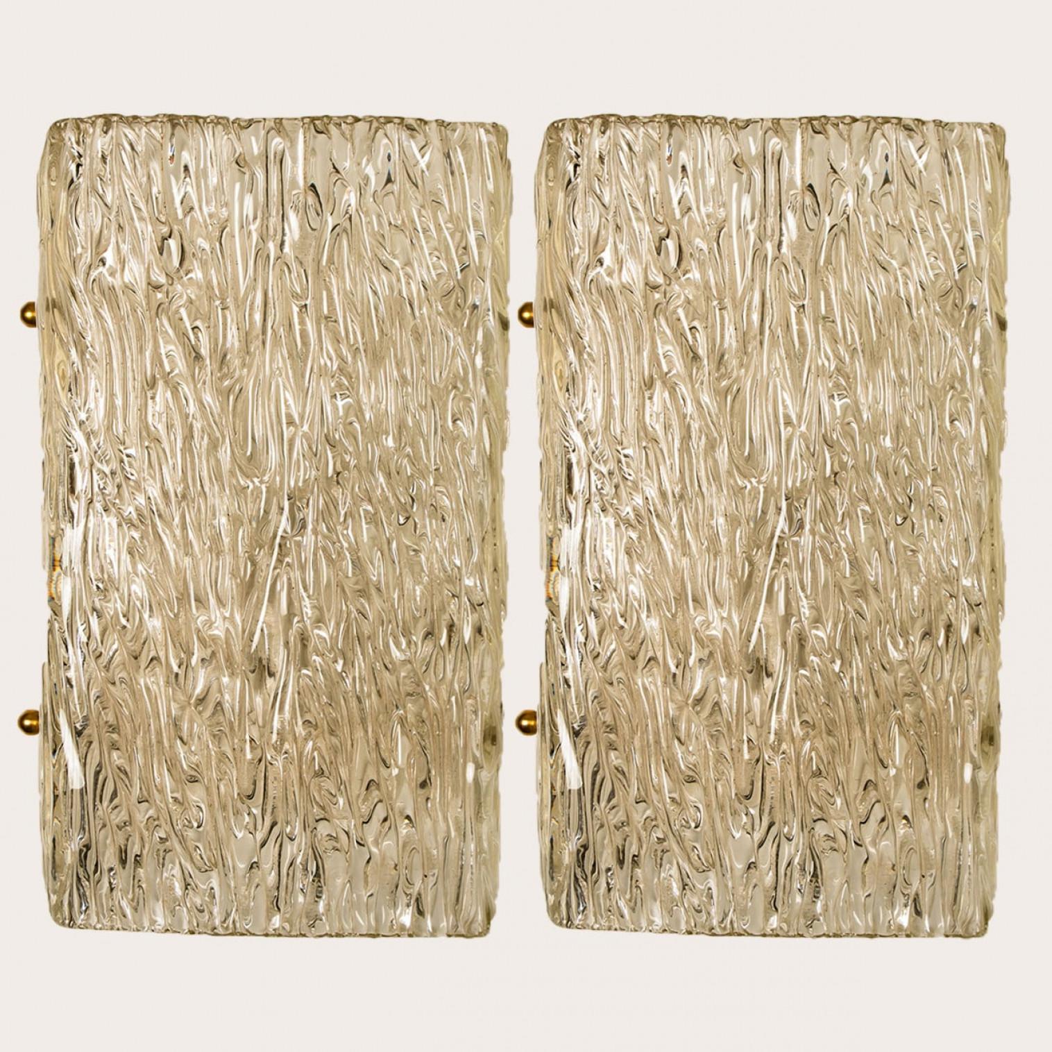 Milieu du XXe siècle Appliques murales rectangulaires en verre ondulé de J.T. Kalmar, Autriche, années 1960 en vente