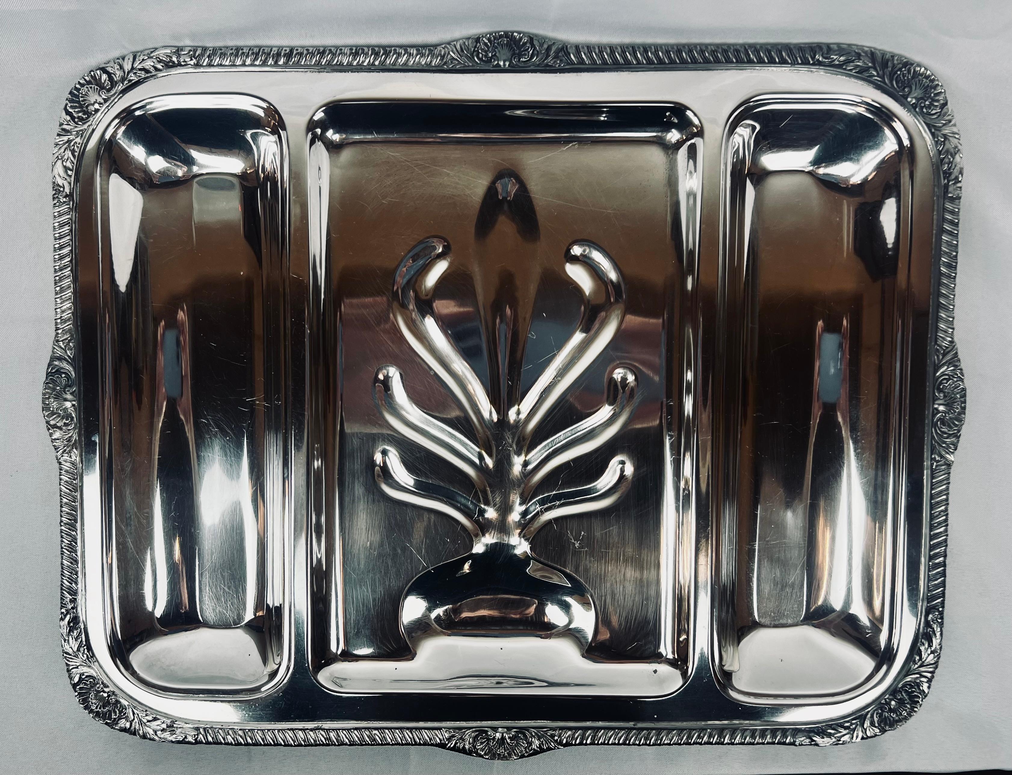 Classique américain Plateau de service rectangulaire en métal argenté Well & Tree de Sheridan Silver Company en vente
