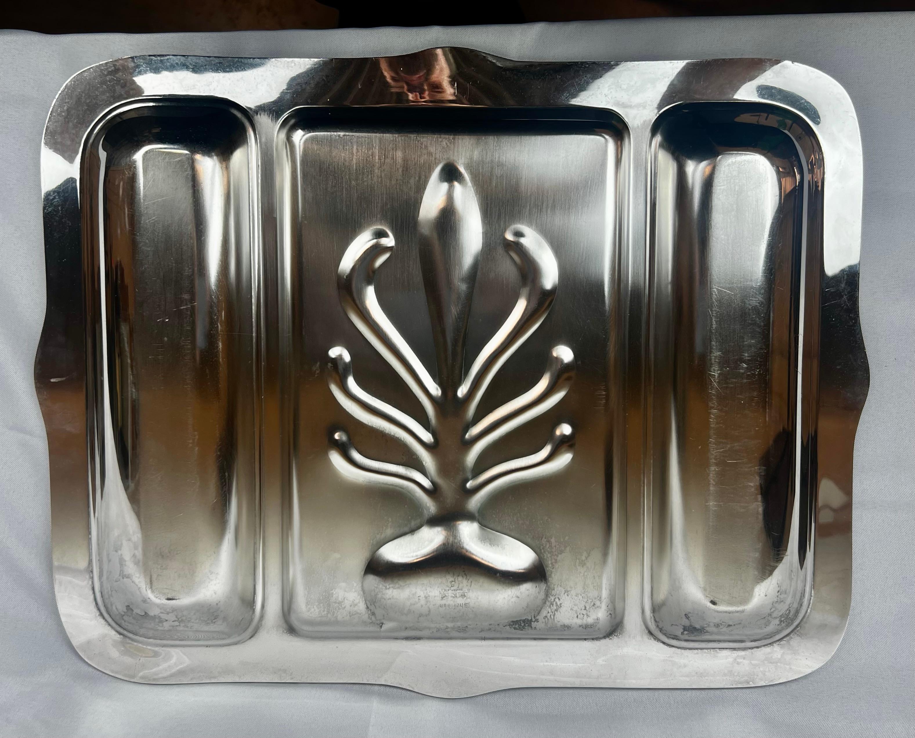 Plateau de service rectangulaire en métal argenté Well & Tree de Sheridan Silver Company en vente 1