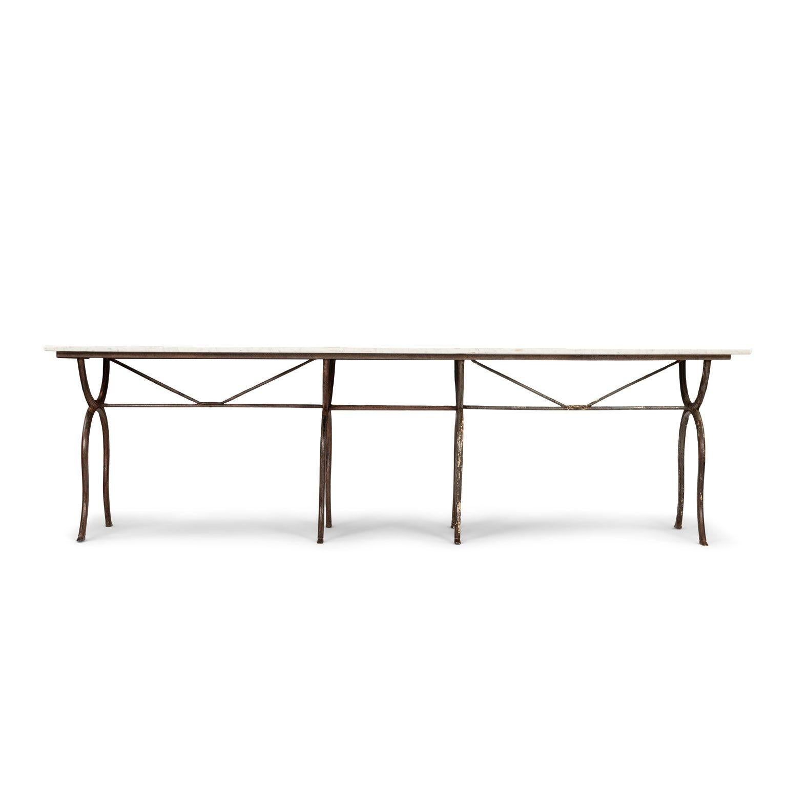 Table de base rectangulaire en fer et plateau en marbre blanc en vente 1