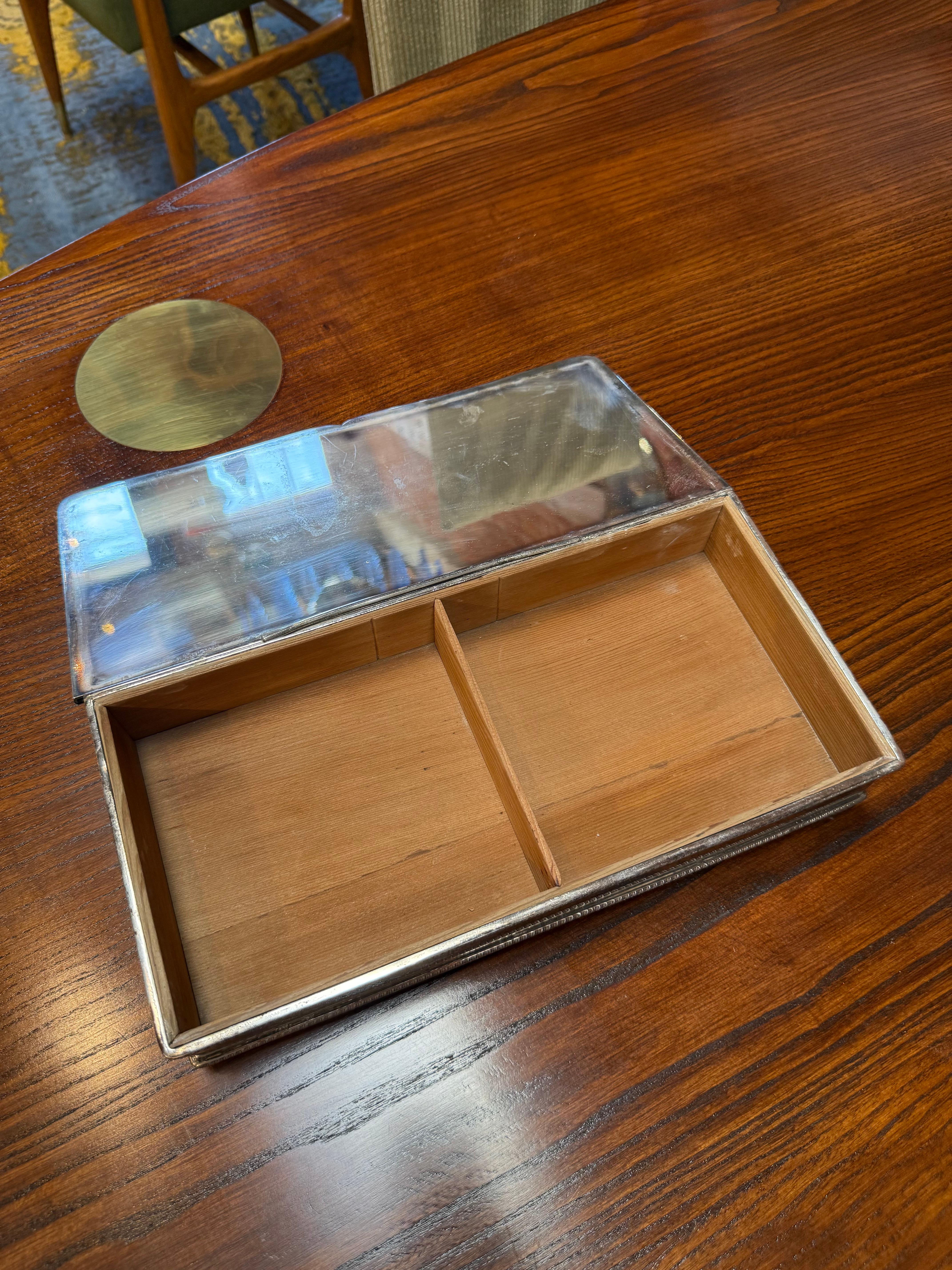 Rechteckige Wood Wood Box mit Rauchglas-Deckel im Zustand „Gut“ im Angebot in Los Angeles, CA
