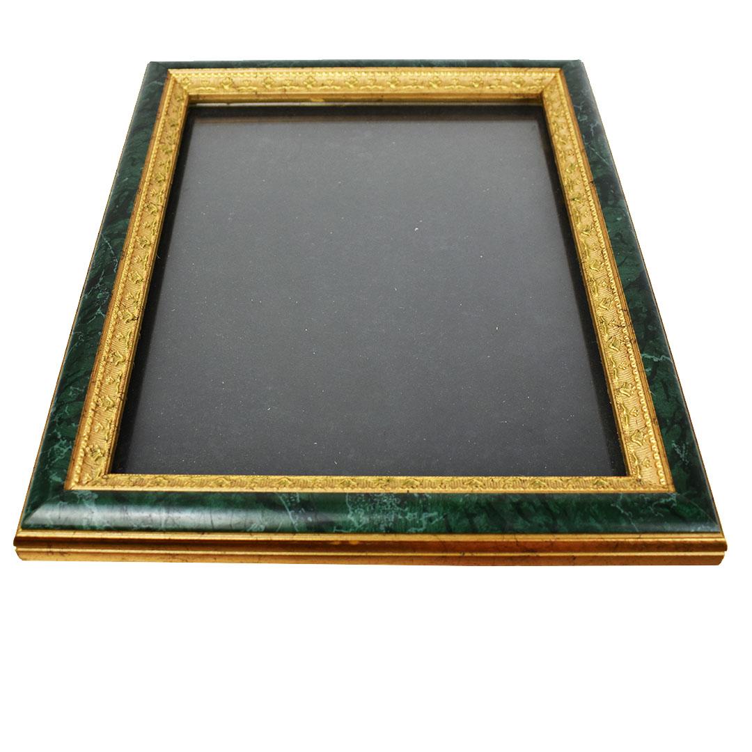 A beautiful wooden photo frame painted with a green malachite look edge with gold detail. The back has a black felt wrapped stand. This would be a lovely accent to any table. 

Measures: Holds 8