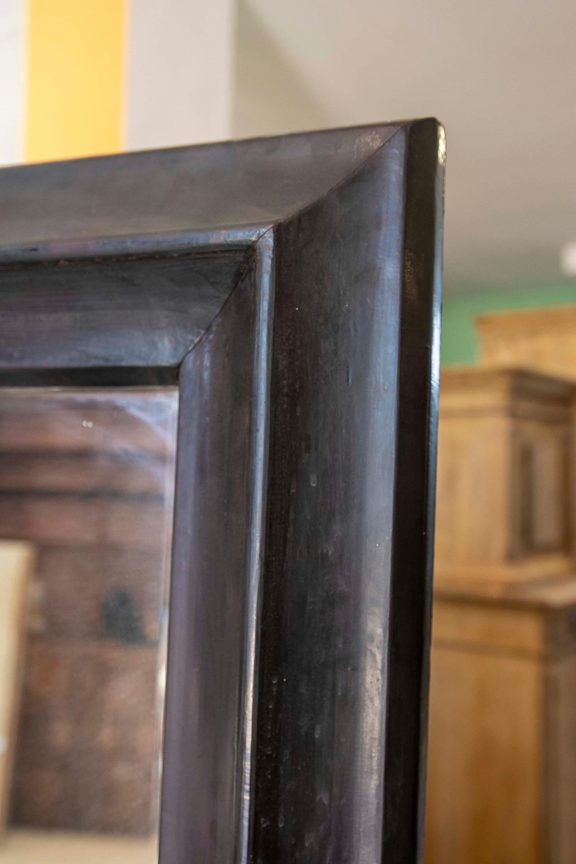 Specchio rettangolare in legno in tonalità scura In condizioni buone in vendita a Marbella, ES