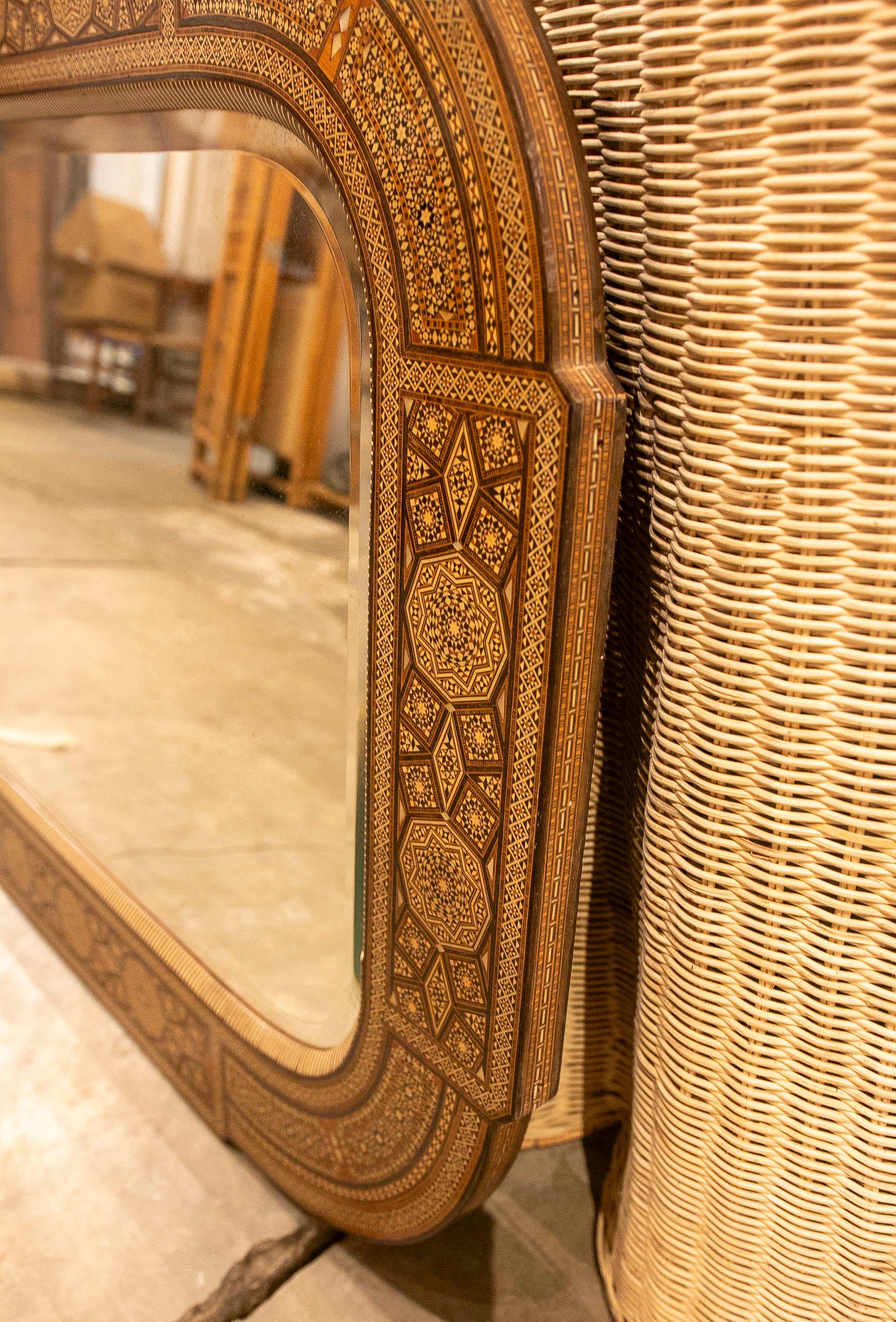 Rechteckiger Wandspiegel aus Holz mit Intarsien und geometrischer Dekoration im Angebot 4