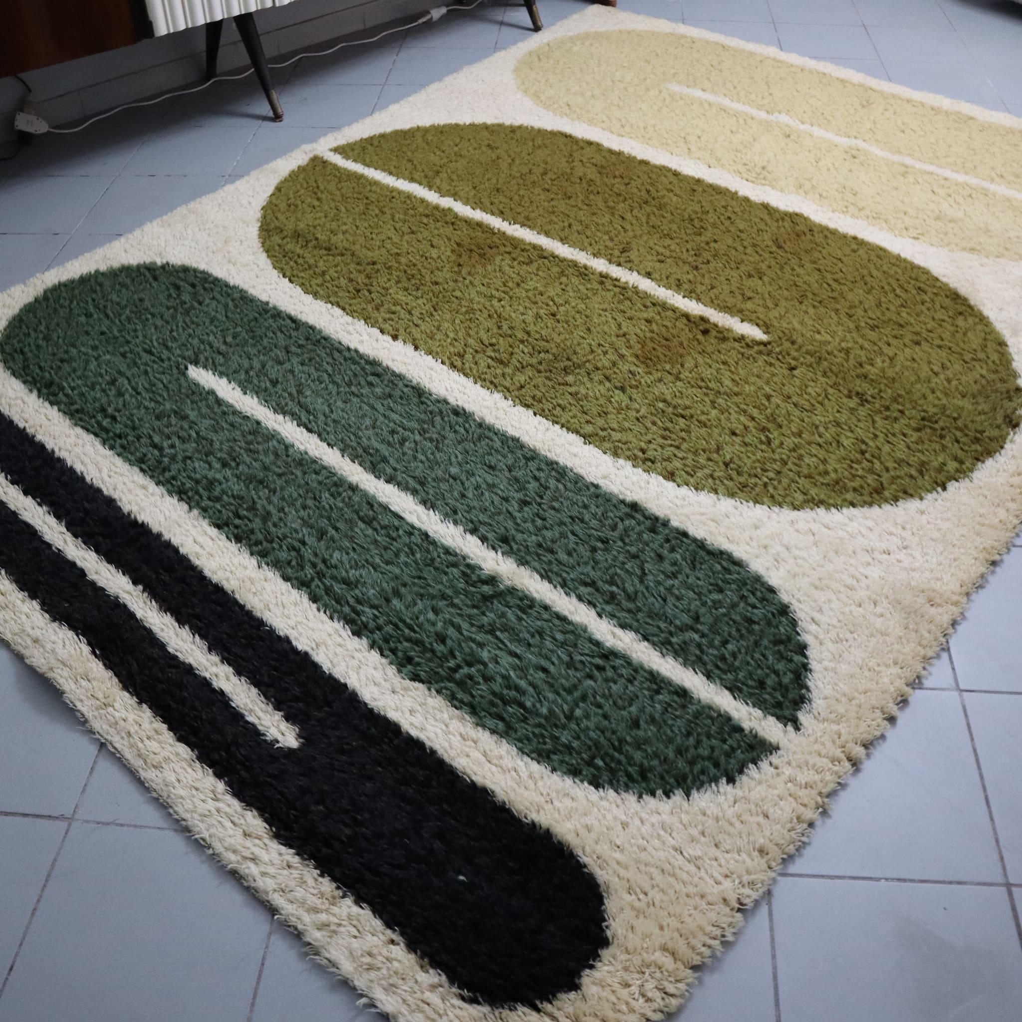 Tapis rectangulaire en laine à thème géométrique de l'ère spatiale, Italie, 1970 Excellent état - En vente à Nicolosi, IT