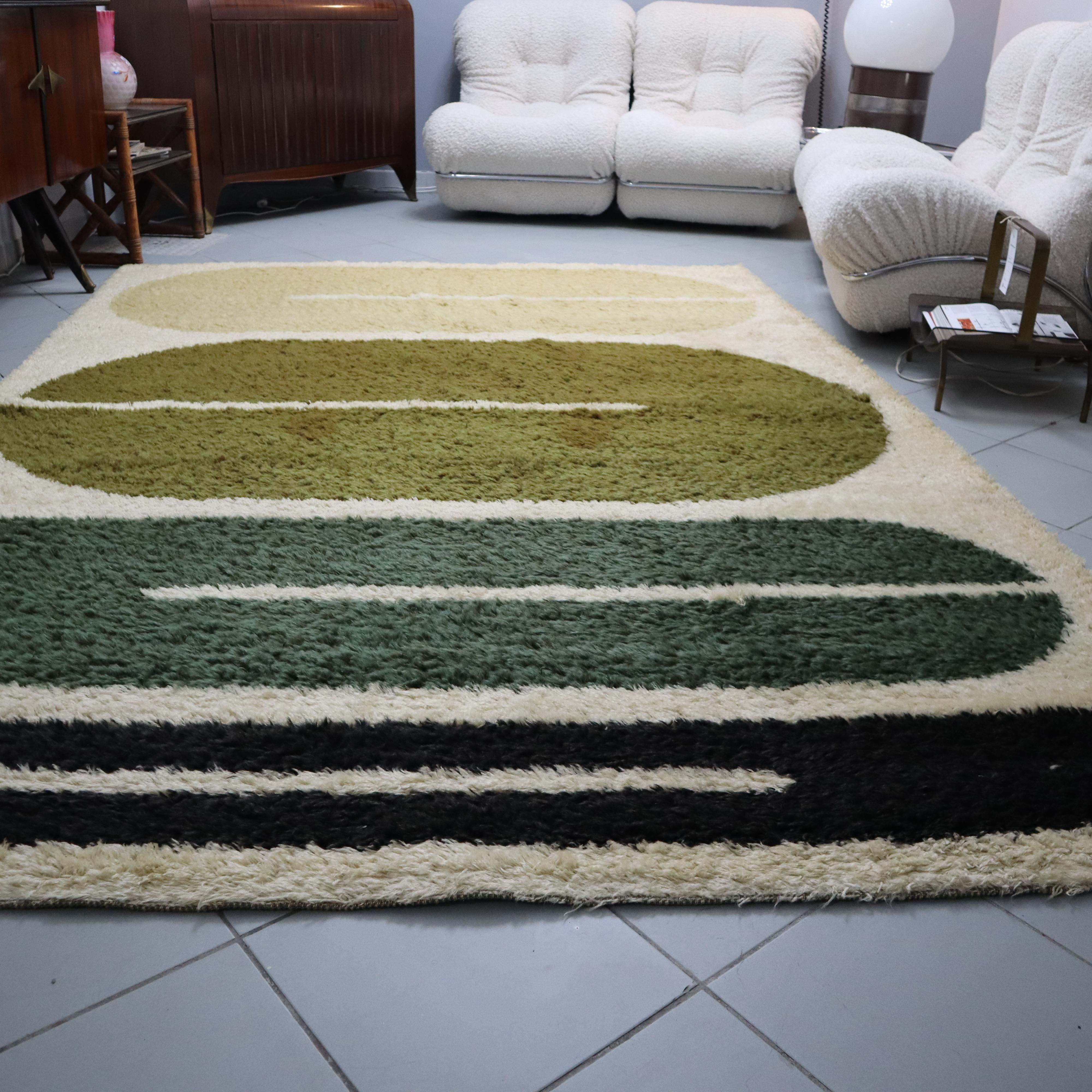 Tapis rectangulaire en laine à thème géométrique de l'ère spatiale, Italie, 1970 en vente 1