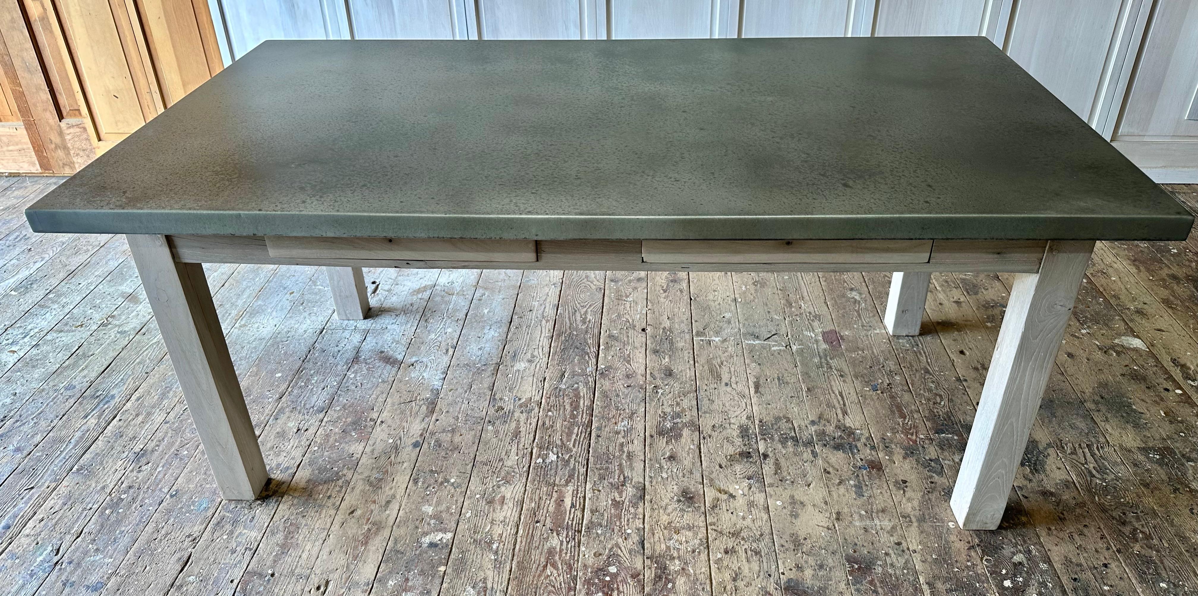 Tablero rectangular de zinc con base de madera de teca campestre Hecho a mano en venta
