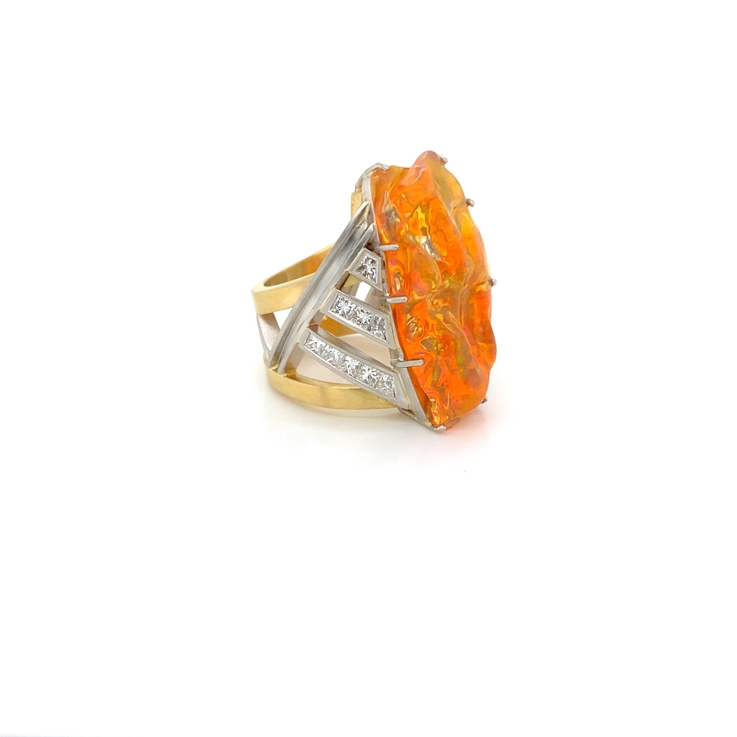 18 Karat Gold Opal and Diamonds Ring In New Condition For Sale In Geneva, CH