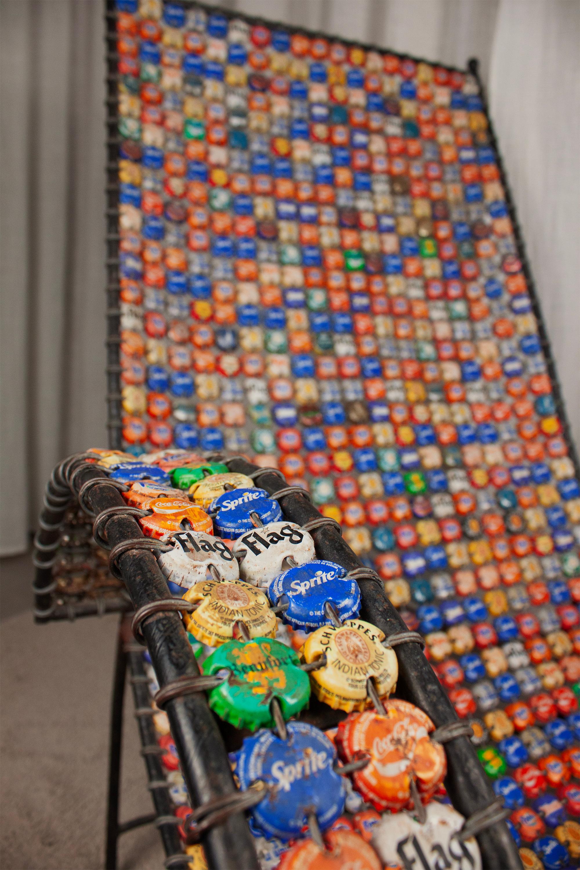 Recycled Art Furniture french Flaschendeckel und Draht Wovon Lounge Stuhl im Zustand „Gut“ im Angebot in Rümmingen, BW