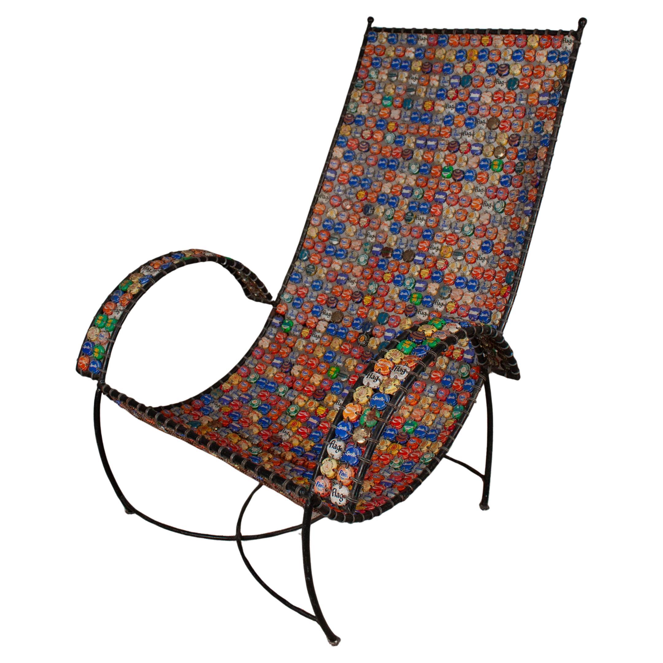 Recycled Art Furniture french Flaschendeckel und Draht Wovon Lounge Stuhl im Angebot