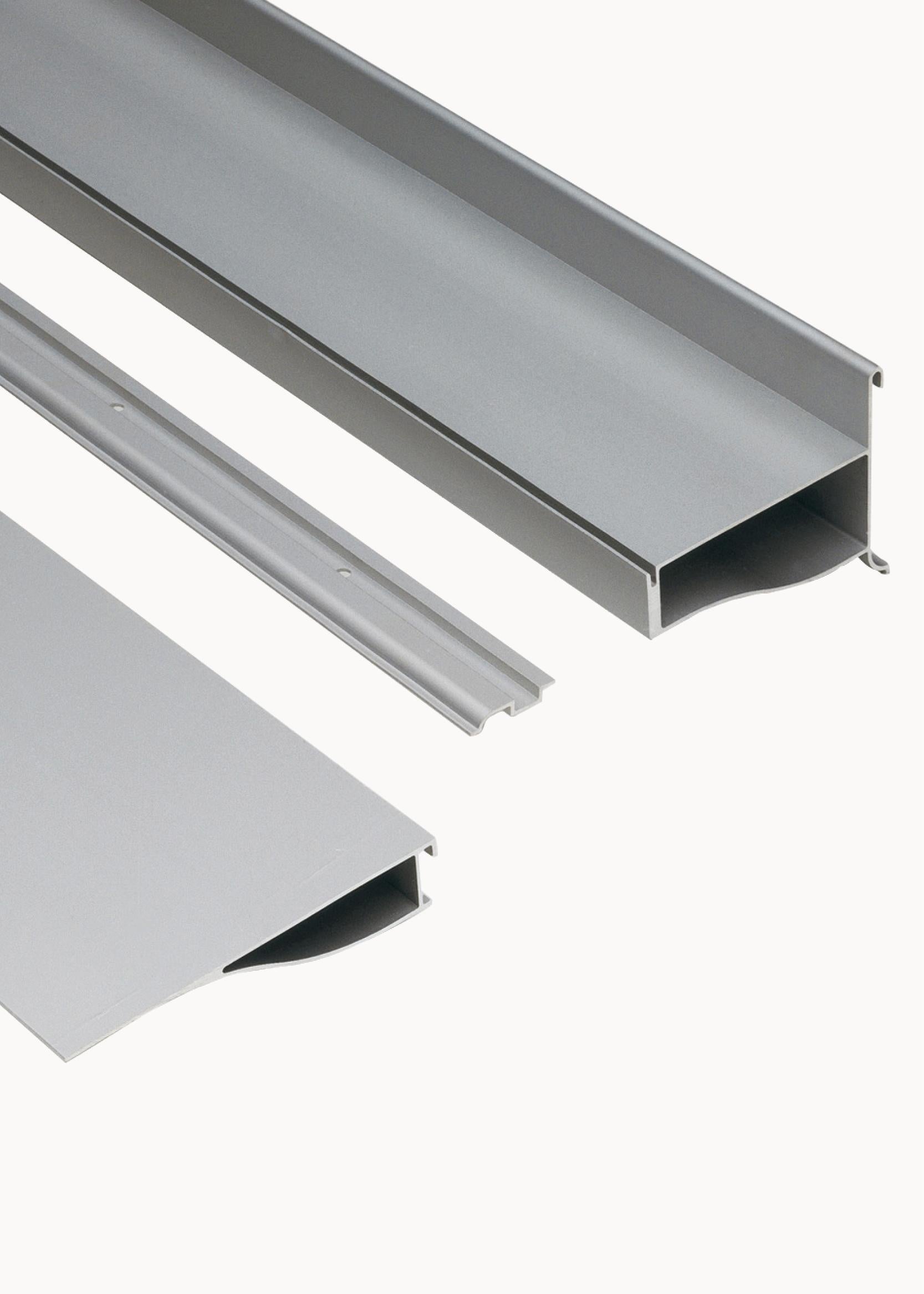 Recyceltes eloxiertes Aluminium, schwarz-weiße Wandregale „Cornisa“ mit 2 m Breite  im Angebot 2