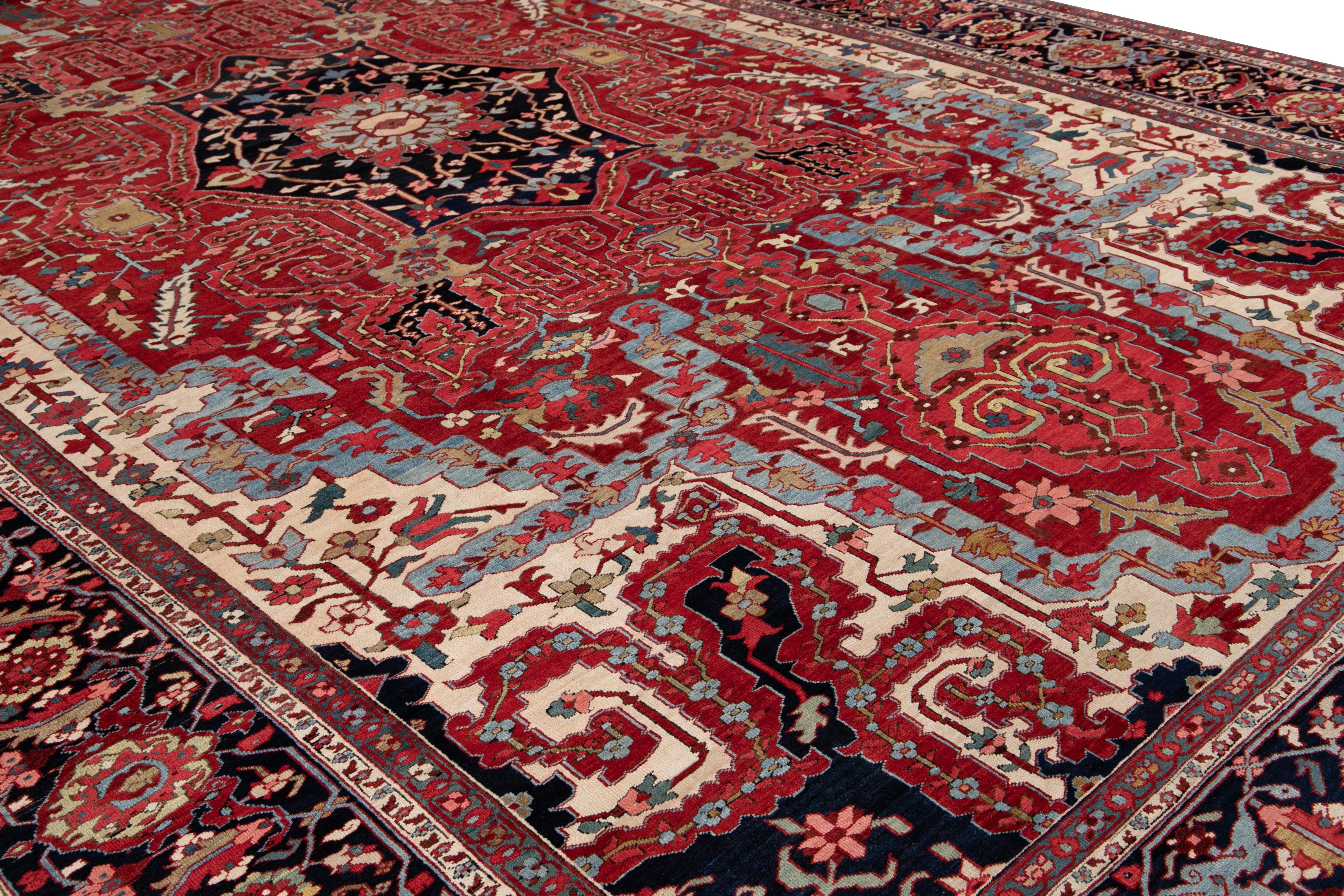 Red 19th Century Antique Serapi Handmade Wool Rug For Sale 6