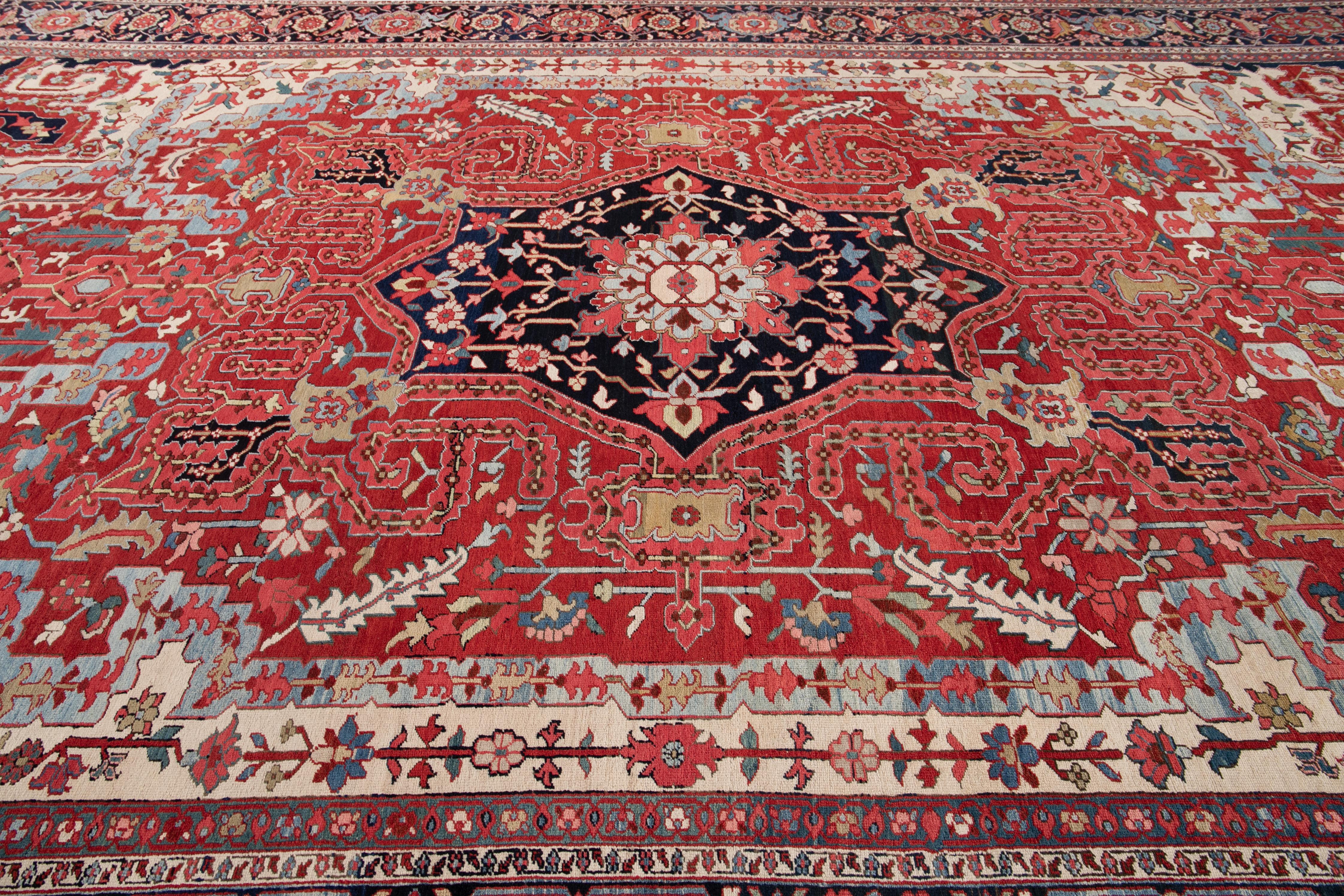 Red 19th Century Antique Serapi Handmade Wool Rug For Sale 2