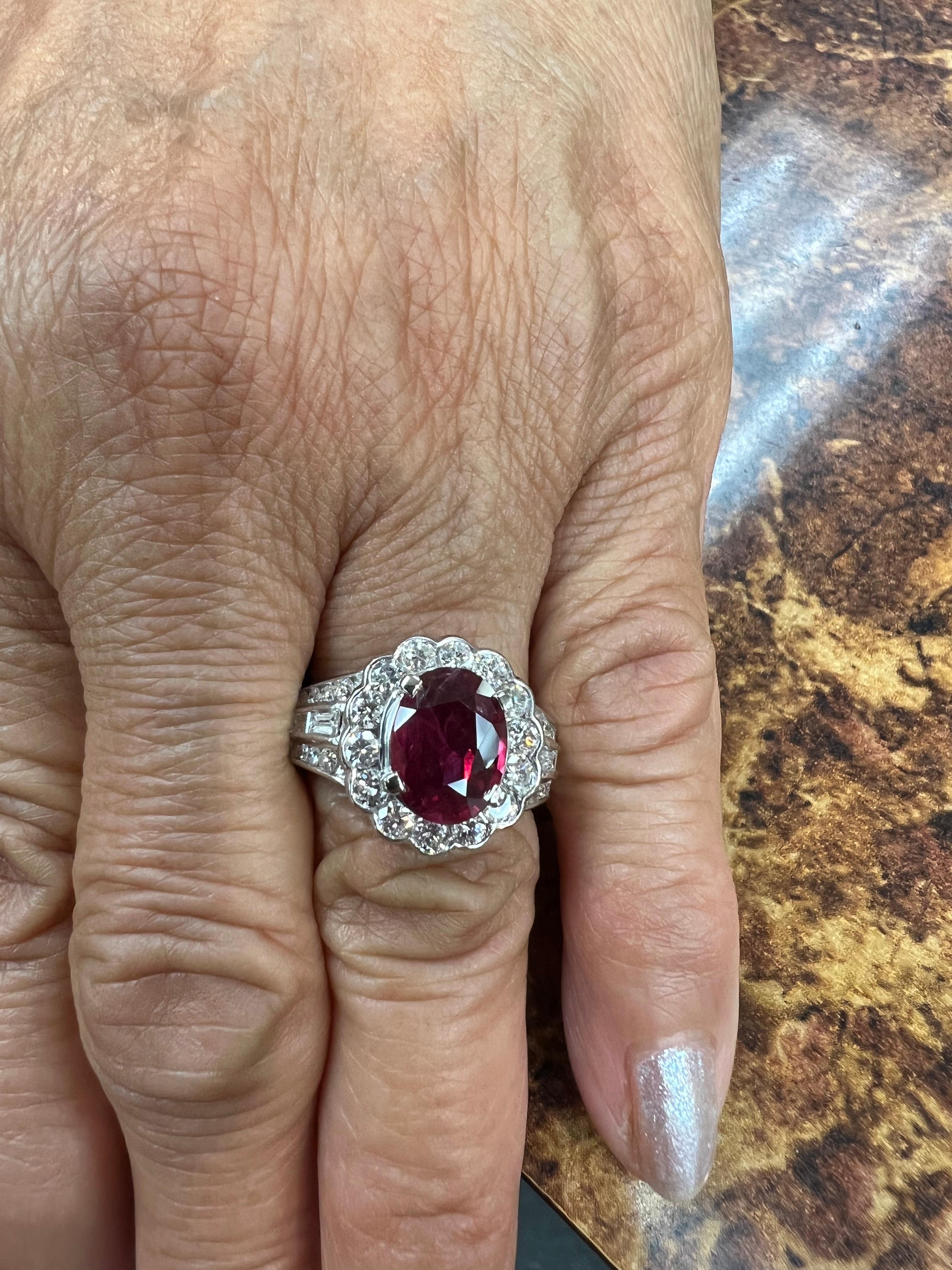 Red 2.04 Carat Ruby Diamond Platinum Ring In Good Condition For Sale In Los Angeles, CA