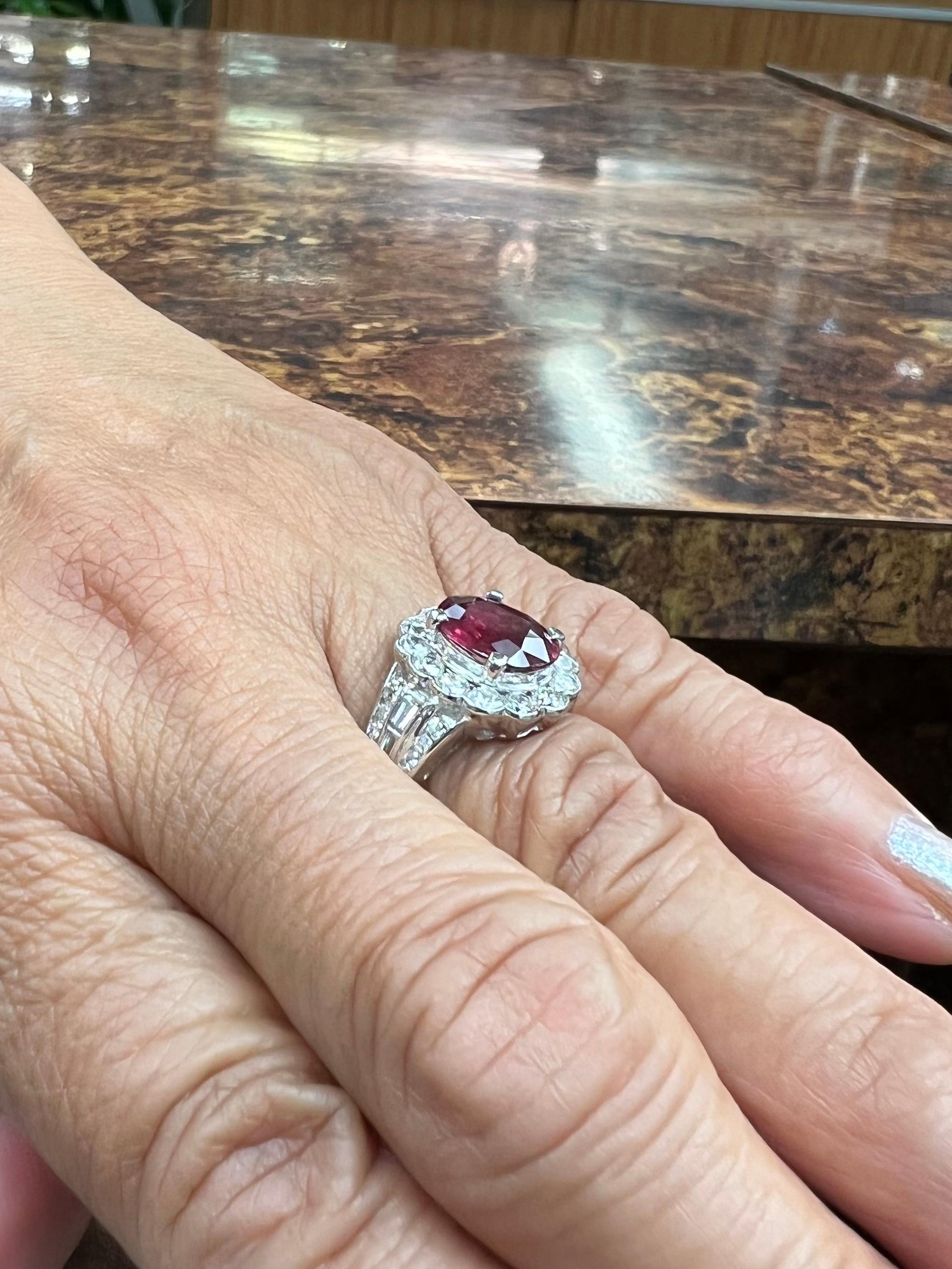 Women's or Men's Red 2.04 Carat Ruby Diamond Platinum Ring For Sale