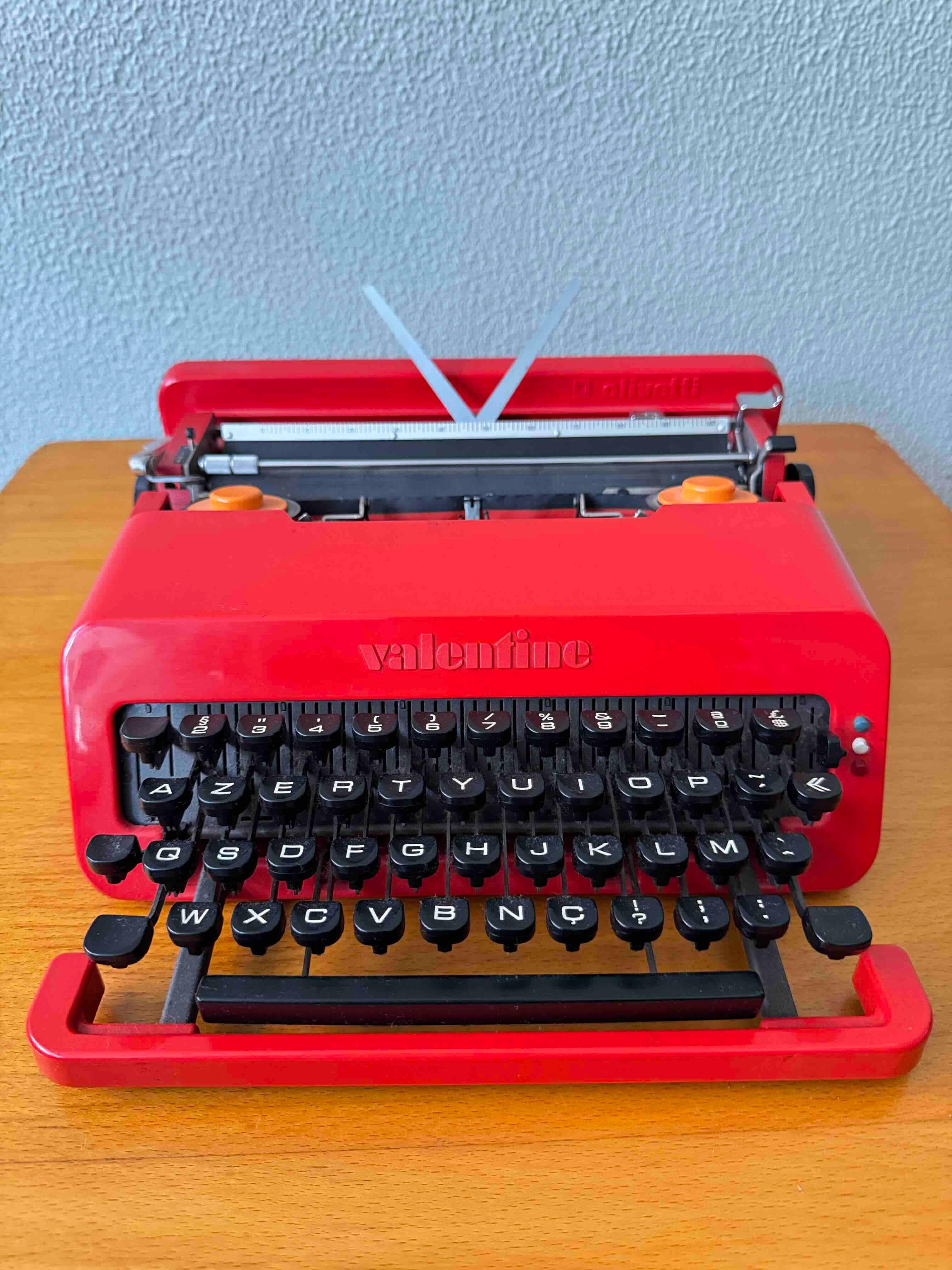 Rote ABS-Kunststoff-Valentine-Schreibmaschine Ettore Sottsass - Olivetti Synthesis, Italien im Angebot 7