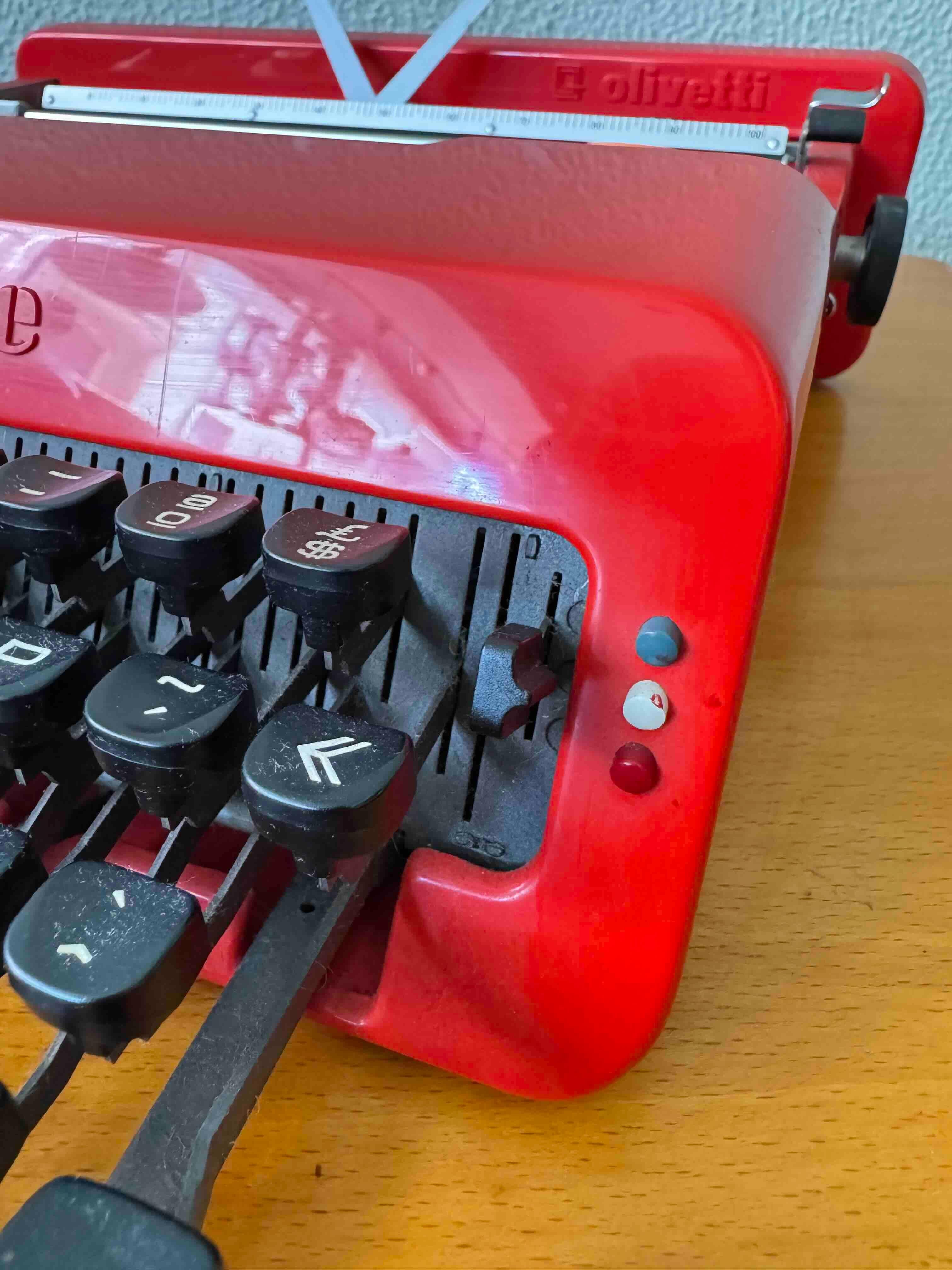 Rote ABS-Kunststoff-Valentine-Schreibmaschine Ettore Sottsass - Olivetti Synthesis, Italien im Angebot 8