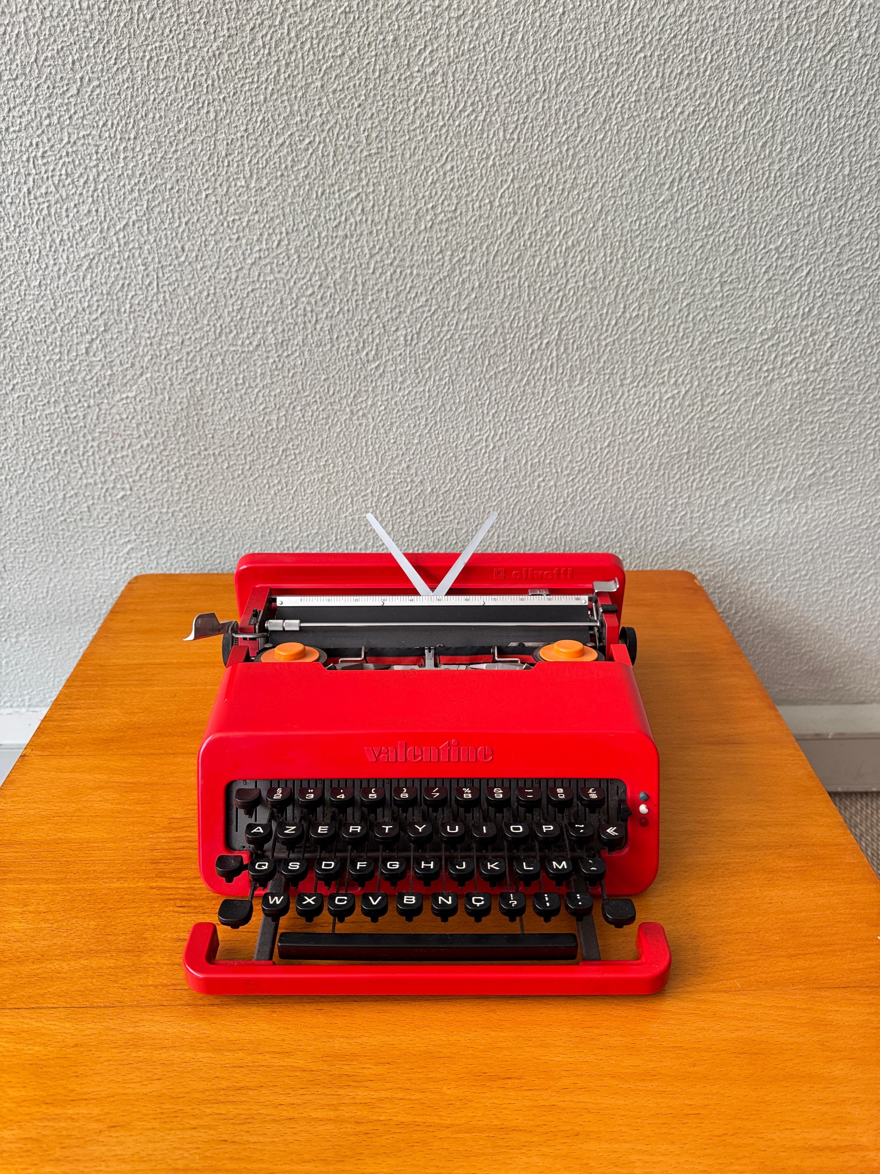Rote ABS-Kunststoff-Valentine-Schreibmaschine Ettore Sottsass - Olivetti Synthesis, Italien im Angebot 2