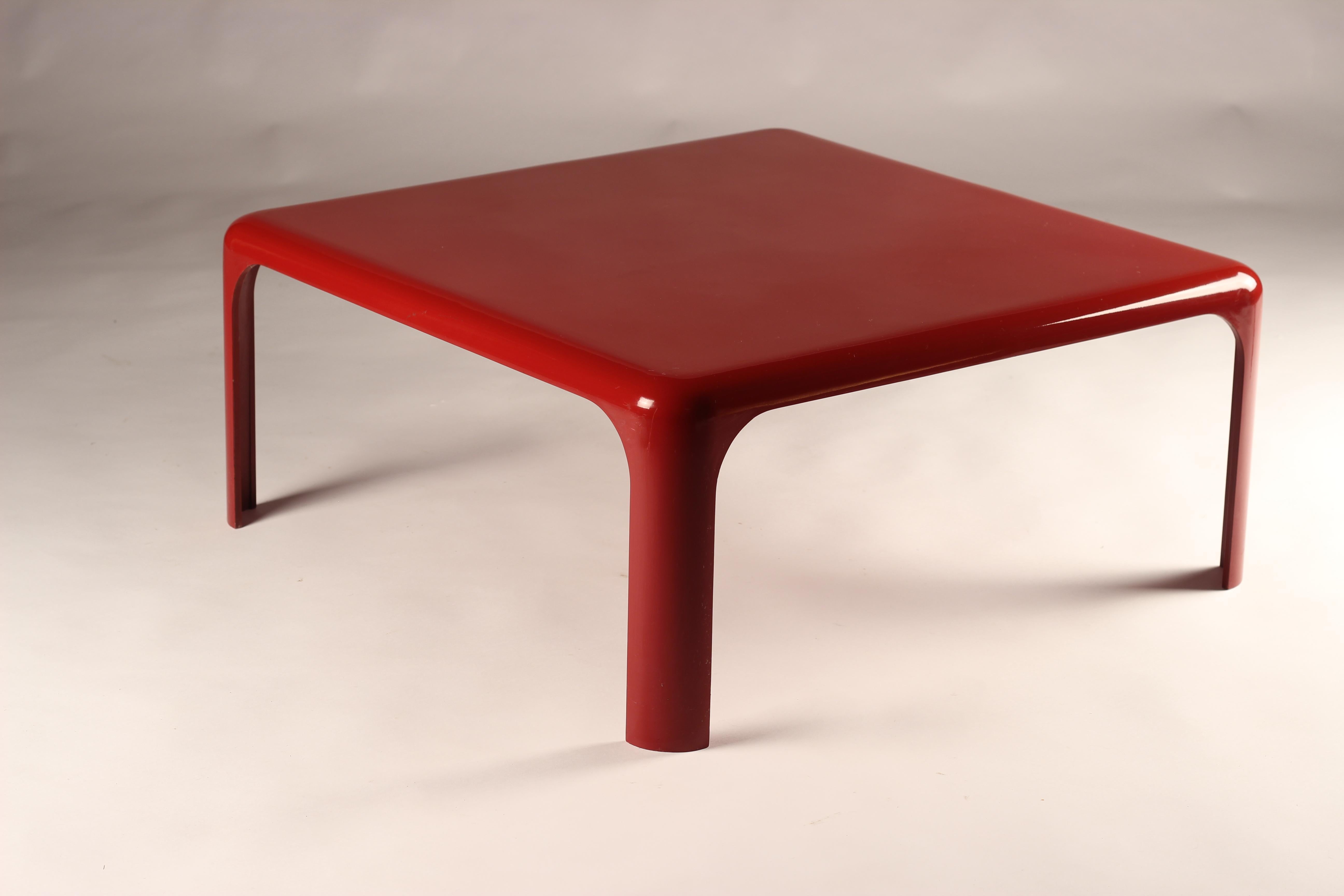 A deep red plastic/acrylic coffee table by renowned Italian Designer Vico Magistretti from 1969. Manufactured by Artemide. Stamped to base with makers mark, a very stylish and simple table which will function equally well indoors as well as