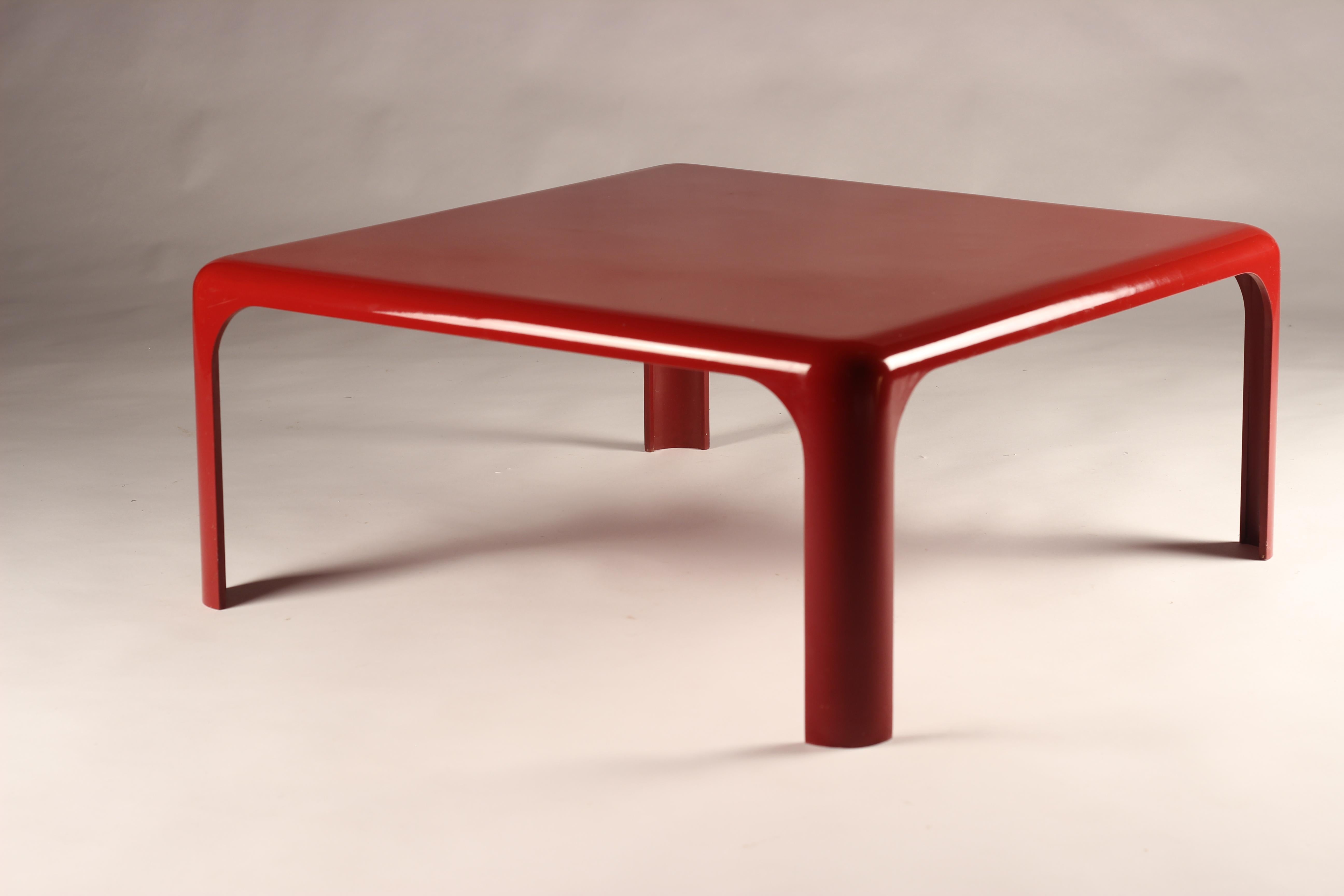 Late 20th Century Red Acrylic Coffee Table by Vico Magistretti and Manufactured by Artemide, 1970s