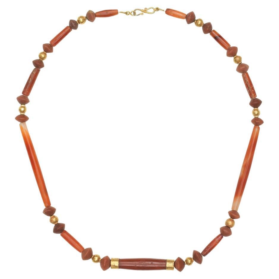 Collier ancien en agate rouge, cornaline et or