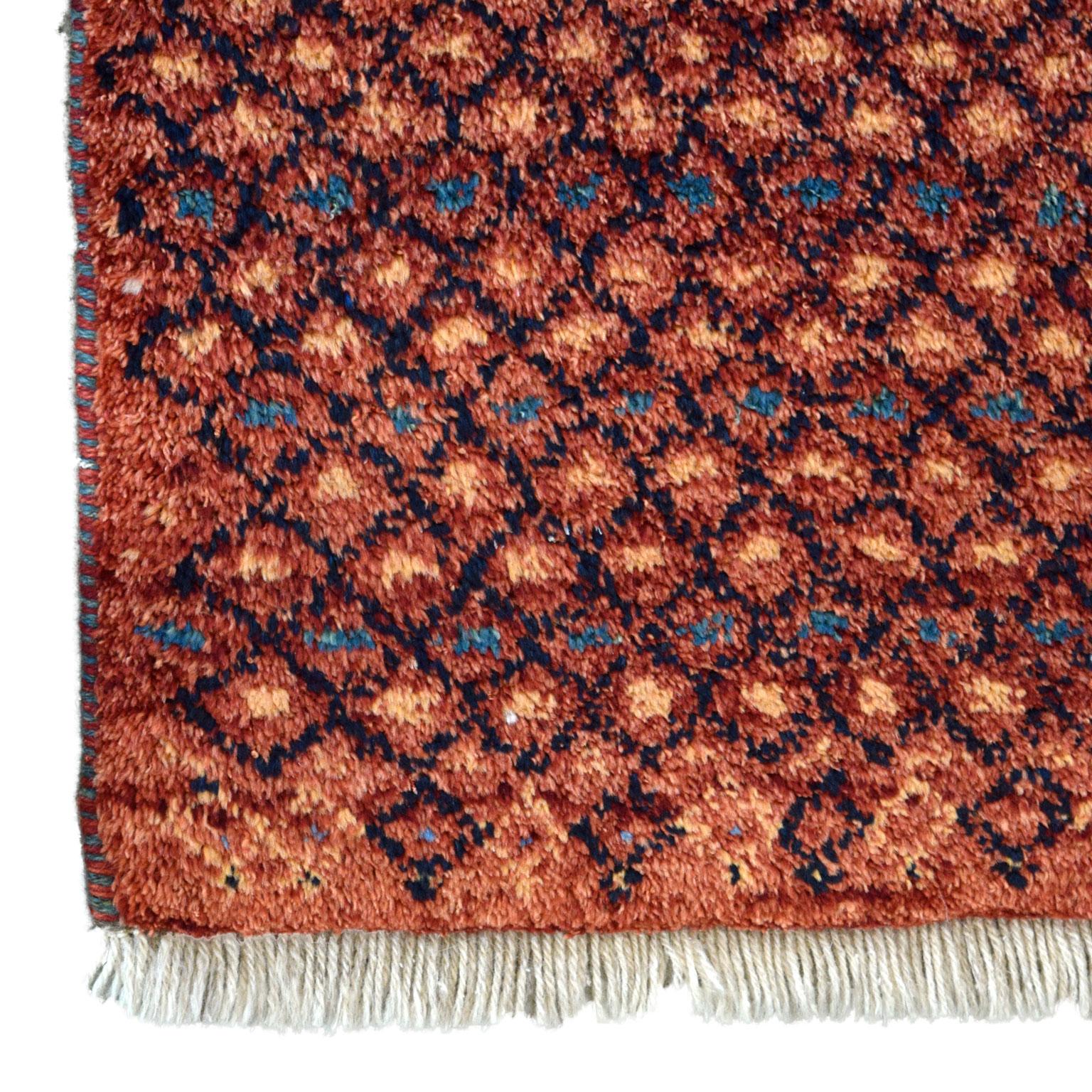 Roter persischer Gabbeh-Stammesteppich aus handgeknüpfter Wolle, 3' x 4' (Persisch) im Angebot