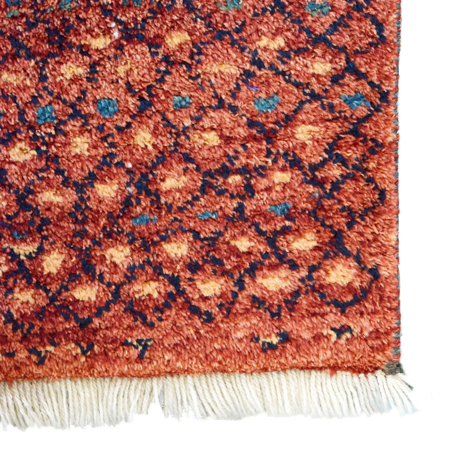 Roter persischer Gabbeh-Stammesteppich aus handgeknüpfter Wolle, 3' x 4' (Handgeknüpft) im Angebot