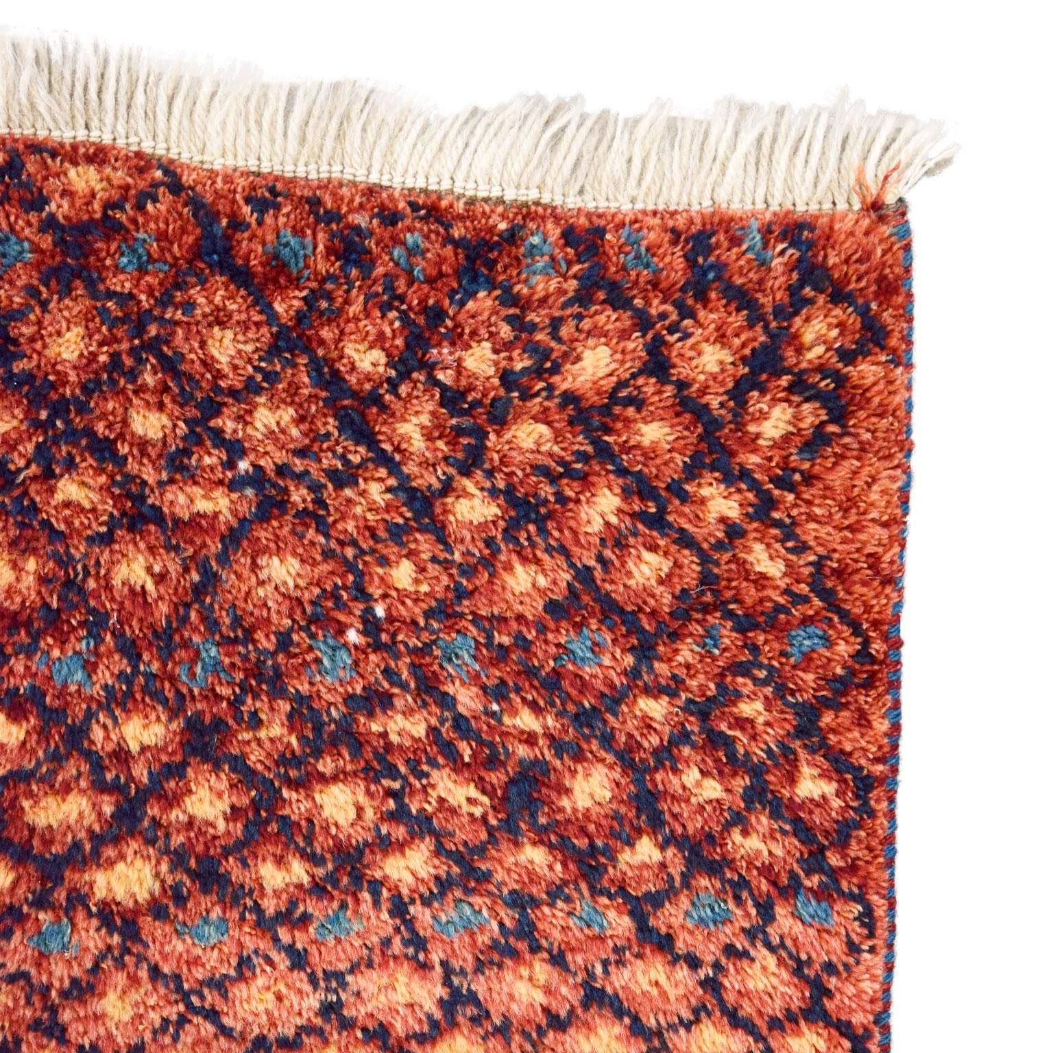 Roter persischer Gabbeh-Stammesteppich aus handgeknüpfter Wolle, 3' x 4' im Zustand „Neu“ im Angebot in New York, NY