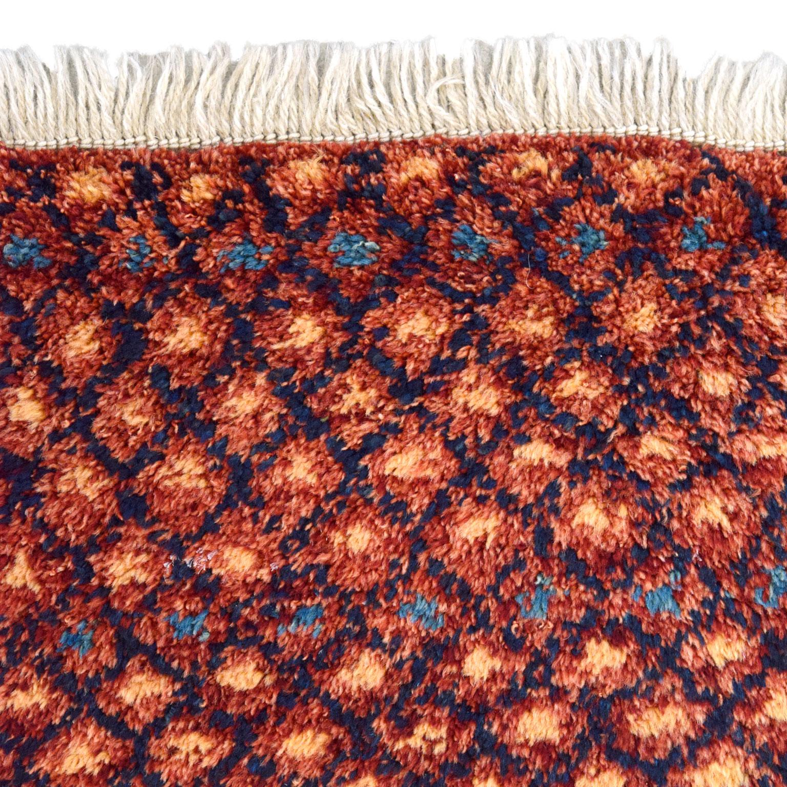Roter persischer Gabbeh-Stammesteppich aus handgeknüpfter Wolle, 3' x 4' (21. Jahrhundert und zeitgenössisch) im Angebot