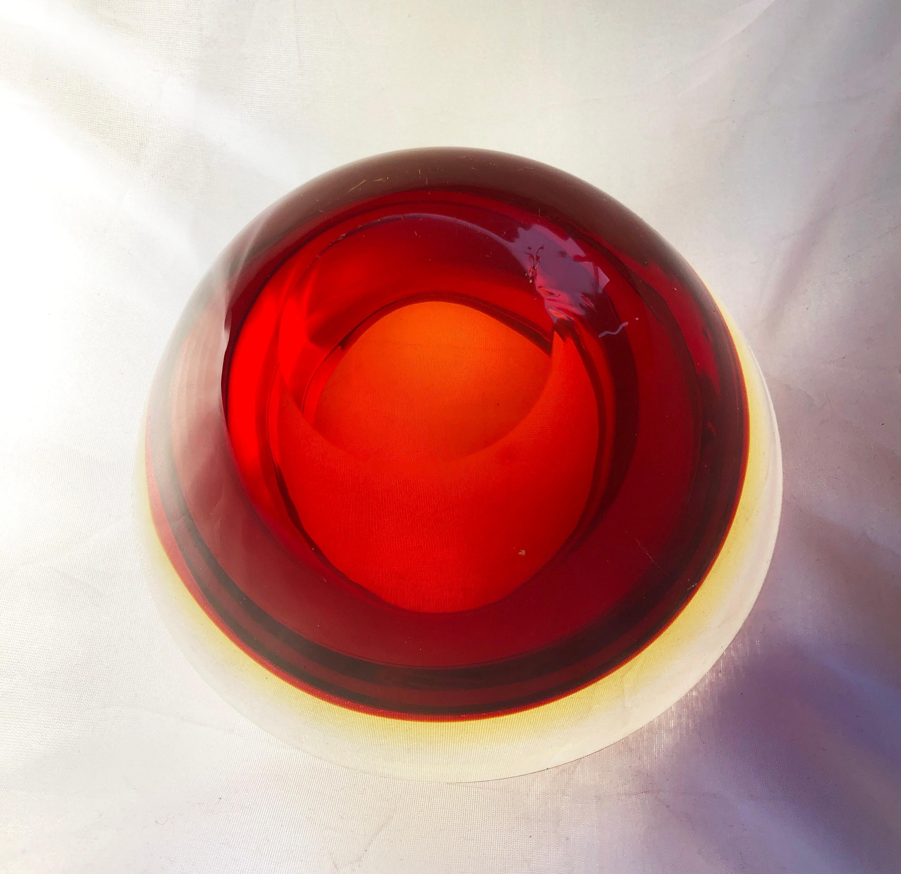Mid-Century Modern Red & Amber Chunky Murano Glas Sommerso Schale ca. 1960, Italien For Sale