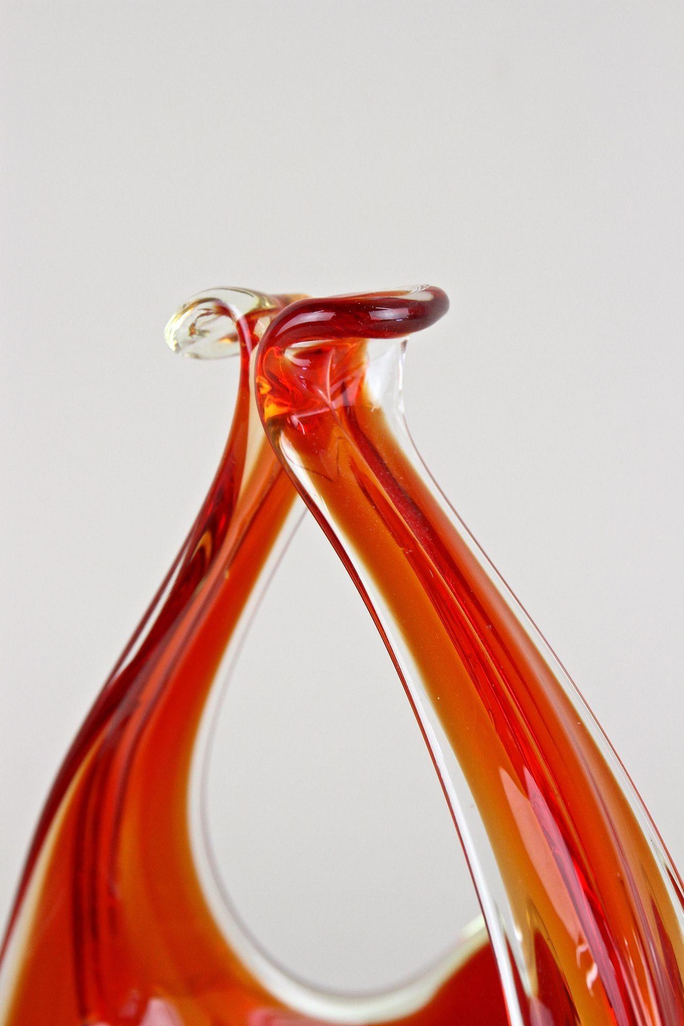 Korb/Schale aus rotem/bernsteinfarbenem Murano-Glas mit Griffen, Italien um 1960 im Angebot 8