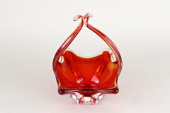 Cestino/ciotola in vetro di Murano rosso/ambrato con manici, Italia 1960 ca.
