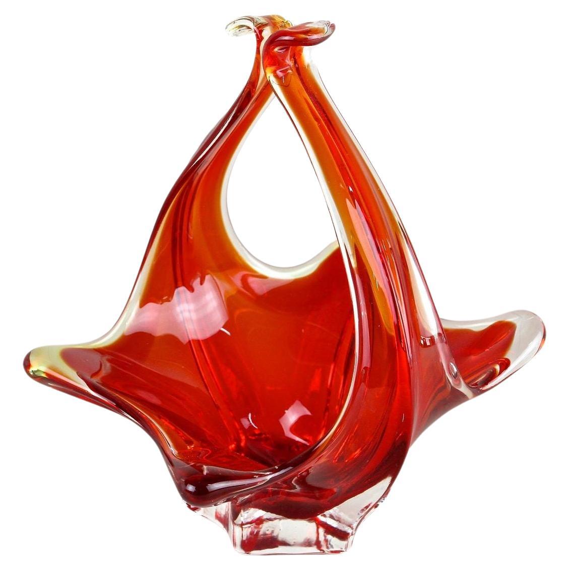 Korb/Schale aus rotem/bernsteinfarbenem Murano-Glas mit Griffen, Italien um 1960