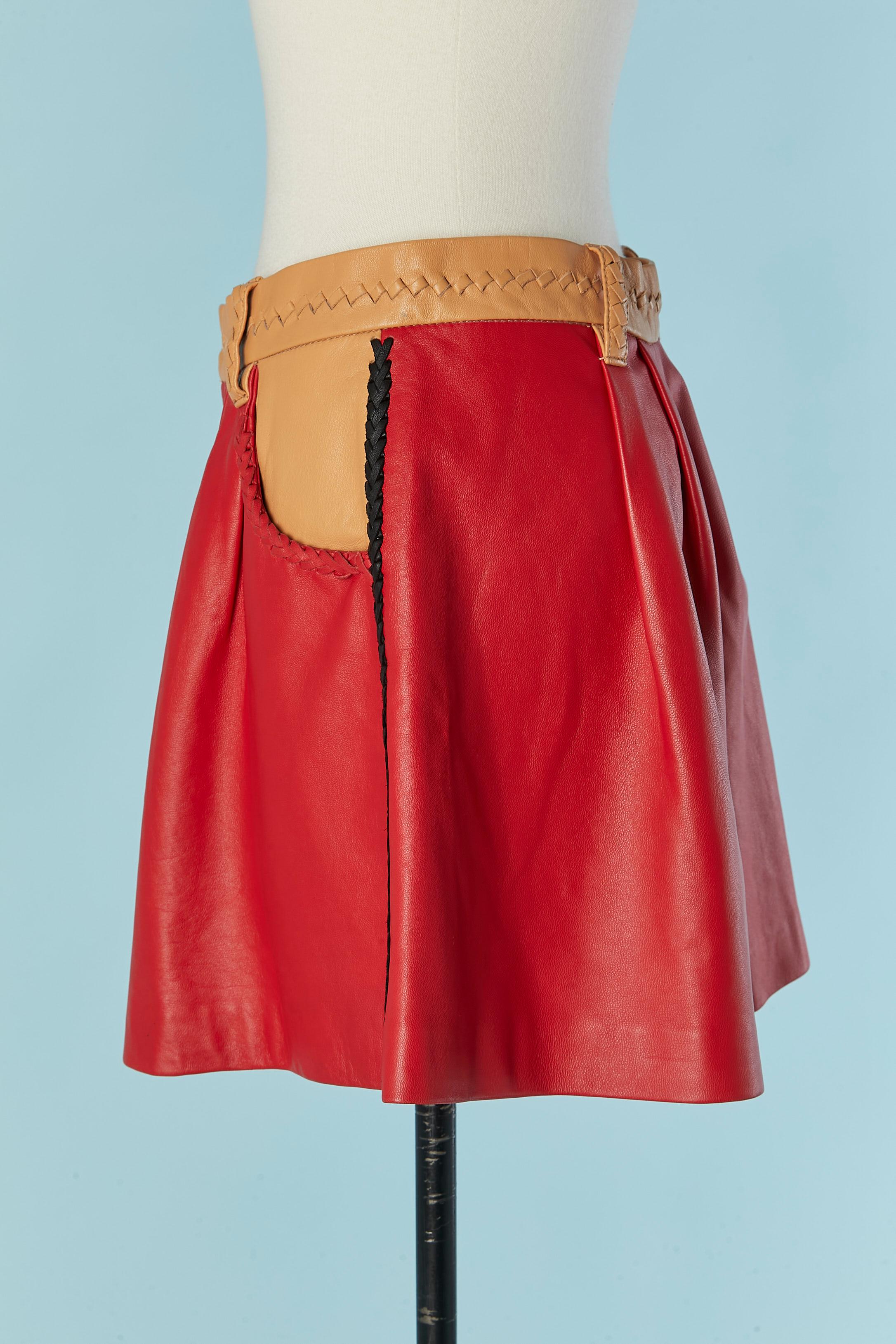 Donna Pantaloncini in pelle rossa e beige con treccia sul bordo Tsumori Chisato in vendita