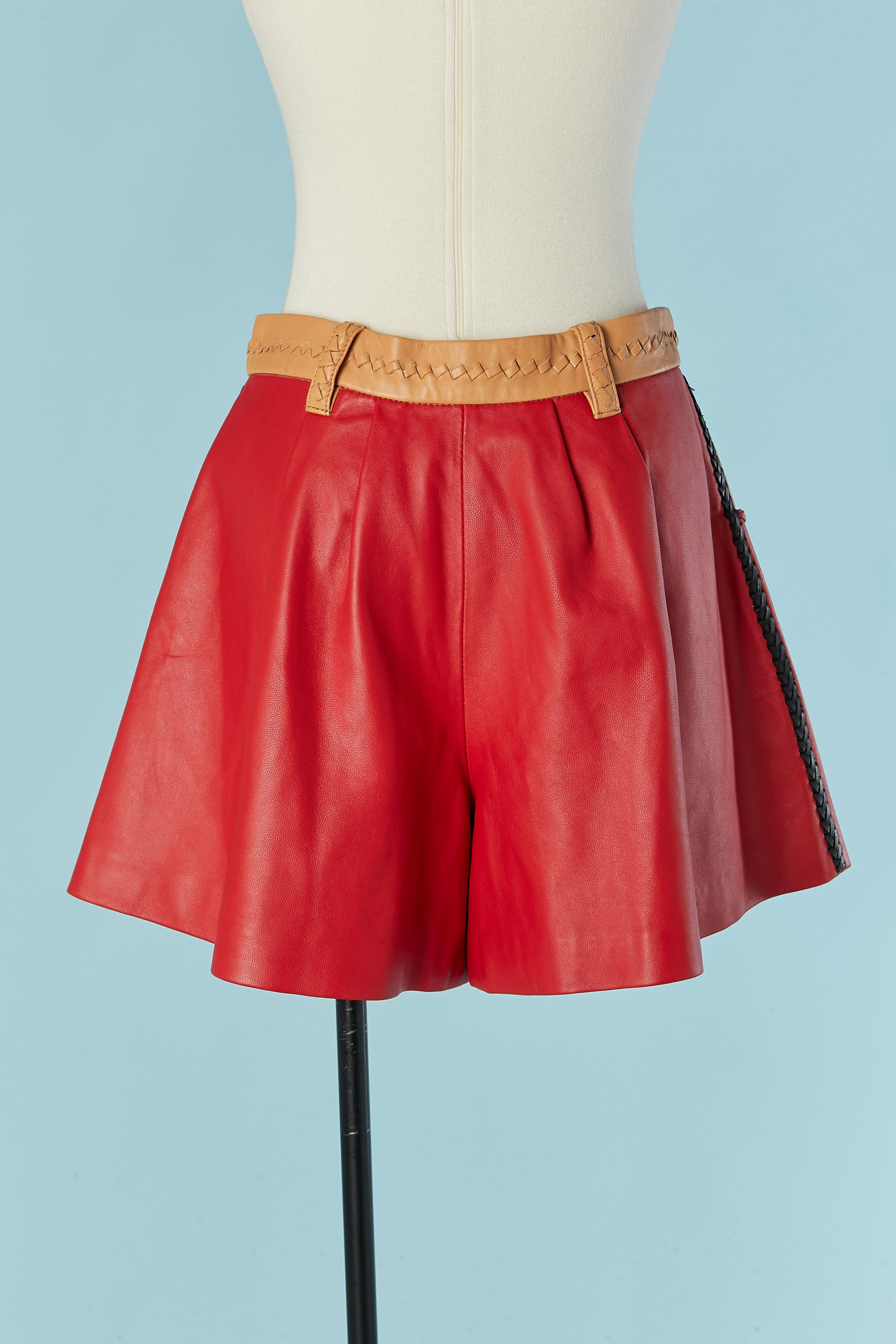 Pantaloncini in pelle rossa e beige con treccia sul bordo Tsumori Chisato in vendita 1
