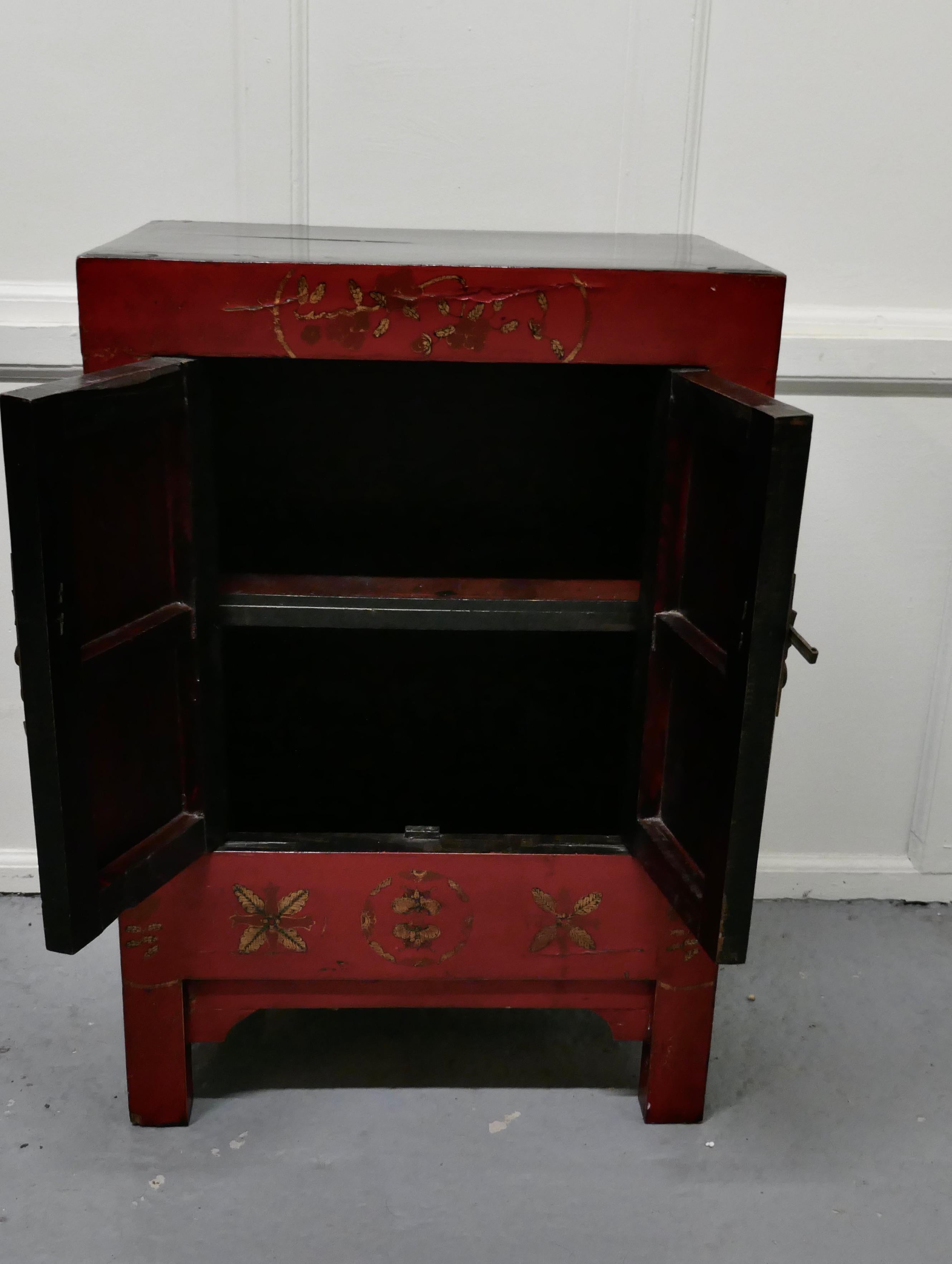 Red and Black Chinoiserie Lacquer Cupboard Decorated with Butterflies 1